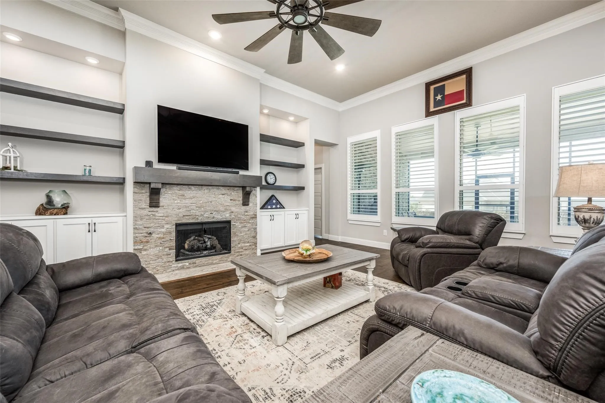 Single Family Residence For Sale in Denton County , 7018 New Castle Lane, Sanger, Texas 76266, 3 Bedroom, 3 Bathroom, 3 Garage spaces, 2,765 Sqft, built in 2020, mls#21350836, Real Estate Agent in Sanger, Homes For Sale in Denton county, Homes For Sale in Sanger, Realtor in Sanger Texas, Real Estate Brokerage Independent Realty Texas, Luminita Cordes Realtor