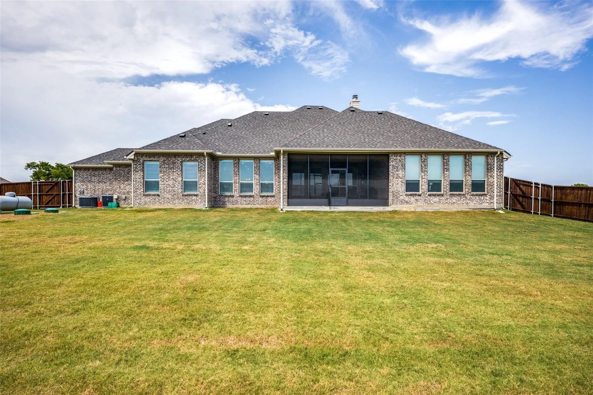 Single Family Residence For Sale in Denton County , 7018 New Castle Lane, Sanger, Texas 76266, 3 Bedroom, 3 Bathroom, 3 Garage spaces, 2,765 Sqft, built in 2020, mls#21350836, Real Estate Agent in Sanger, Homes For Sale in Denton county, Homes For Sale in Sanger, Realtor in Sanger Texas, Real Estate Brokerage Independent Realty Texas, Luminita Cordes Realtor