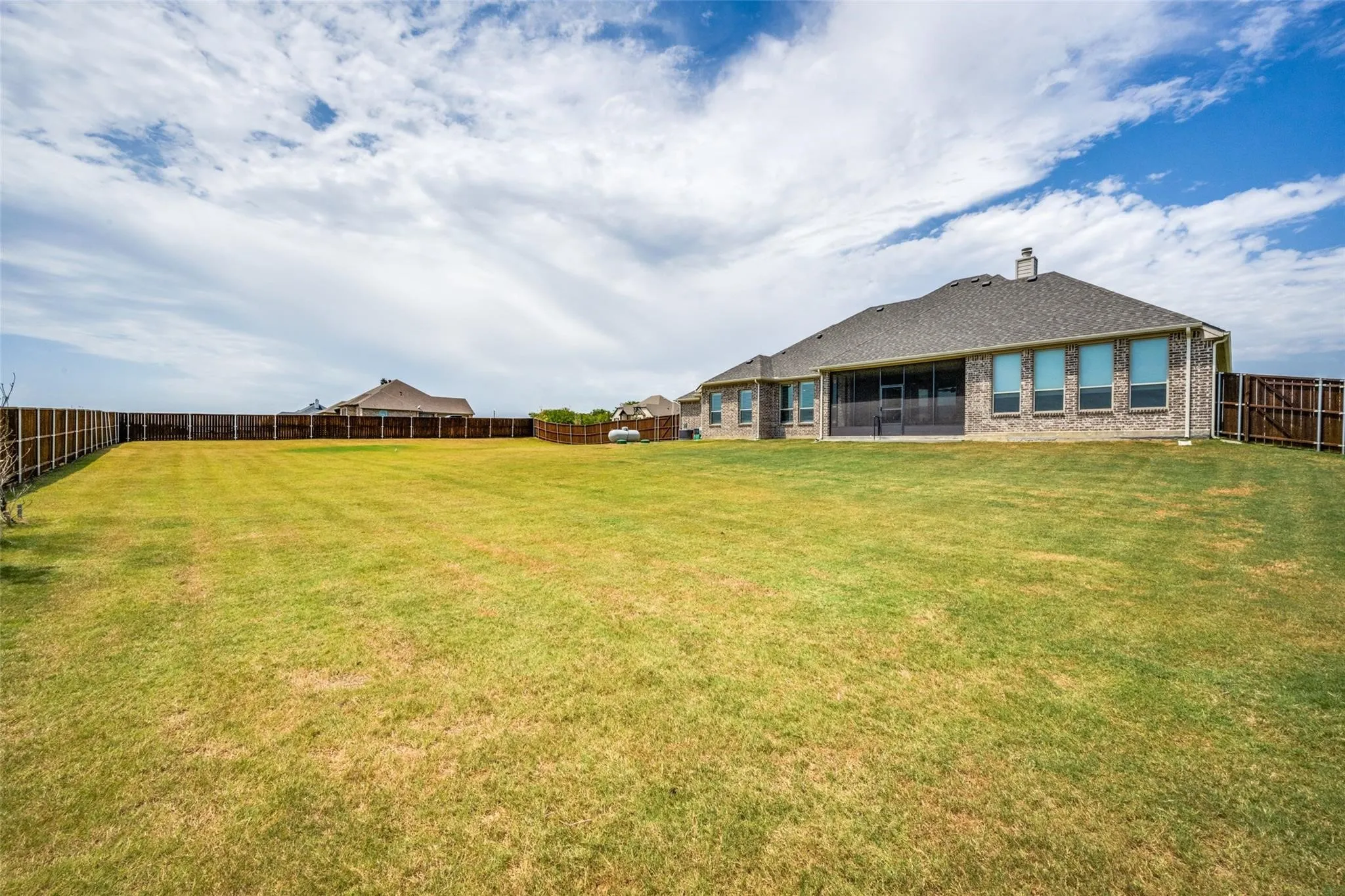Single Family Residence For Sale in Denton County , 7018 New Castle Lane, Sanger, Texas 76266, 3 Bedroom, 3 Bathroom, 3 Garage spaces, 2,765 Sqft, built in 2020, mls#21350836, Real Estate Agent in Sanger, Homes For Sale in Denton county, Homes For Sale in Sanger, Realtor in Sanger Texas, Real Estate Brokerage Independent Realty Texas, Luminita Cordes Realtor