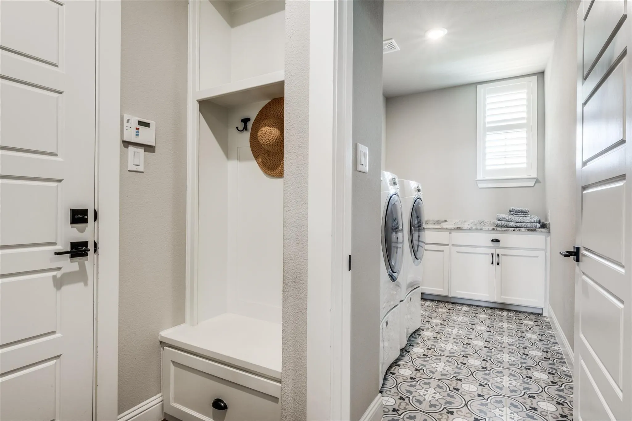 Single Family Residence For Sale in Denton County , 7018 New Castle Lane, Sanger, Texas 76266, 3 Bedroom, 3 Bathroom, 3 Garage spaces, 2,765 Sqft, built in 2020, mls#21350836, Real Estate Agent in Sanger, Homes For Sale in Denton county, Homes For Sale in Sanger, Realtor in Sanger Texas, Real Estate Brokerage Independent Realty Texas, Luminita Cordes Realtor