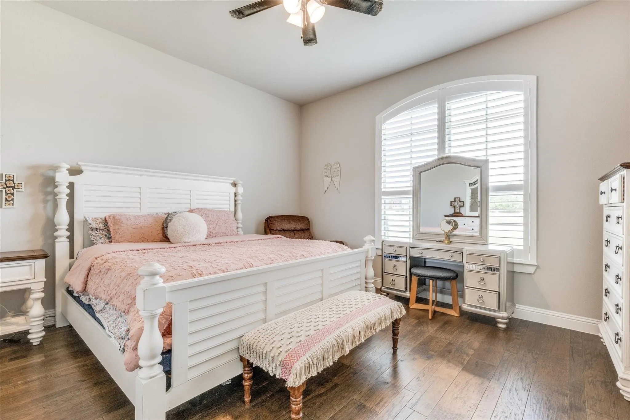 Single Family Residence For Sale in Denton County , 7018 New Castle Lane, Sanger, Texas 76266, 3 Bedroom, 3 Bathroom, 3 Garage spaces, 2,765 Sqft, built in 2020, mls#21350836, Real Estate Agent in Sanger, Homes For Sale in Denton county, Homes For Sale in Sanger, Realtor in Sanger Texas, Real Estate Brokerage Independent Realty Texas, Luminita Cordes Realtor