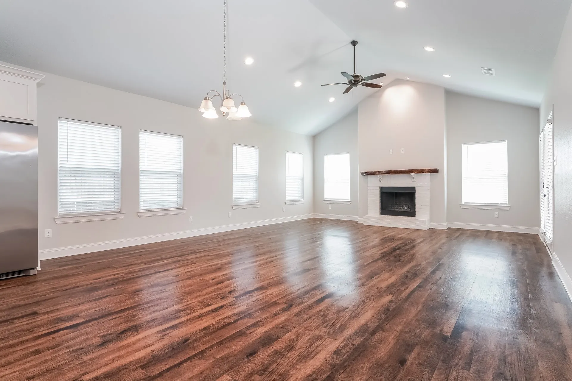 Single Family Residence For Sale in Parker County , 1408 Lexington Street, Weatherford, Texas 76086, 3 Bedroom, 2 Bathroom, 2 Garage spaces, 1,837 Sqft, built in 2018, mls#21340847, Real Estate Agent in Weatherford, Homes For Sale in Parker county, Homes For Sale in Weatherford, Realtor in Weatherford Texas, Real Estate Brokerage Independent Realty Texas, Luminita Cordes Realtor