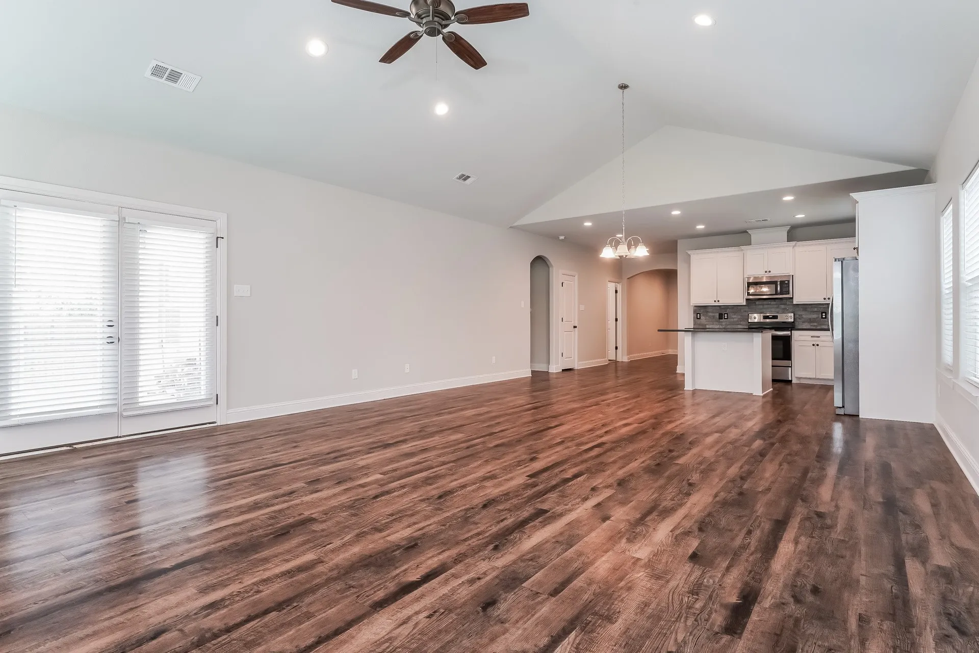 Single Family Residence For Sale in Parker County , 1408 Lexington Street, Weatherford, Texas 76086, 3 Bedroom, 2 Bathroom, 2 Garage spaces, 1,837 Sqft, built in 2018, mls#21340847, Real Estate Agent in Weatherford, Homes For Sale in Parker county, Homes For Sale in Weatherford, Realtor in Weatherford Texas, Real Estate Brokerage Independent Realty Texas, Luminita Cordes Realtor