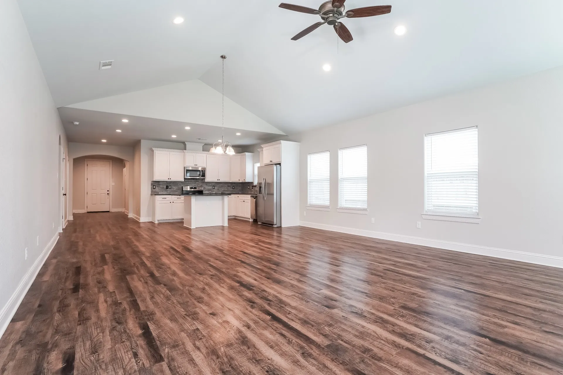 Single Family Residence For Sale in Parker County , 1408 Lexington Street, Weatherford, Texas 76086, 3 Bedroom, 2 Bathroom, 2 Garage spaces, 1,837 Sqft, built in 2018, mls#21340847, Real Estate Agent in Weatherford, Homes For Sale in Parker county, Homes For Sale in Weatherford, Realtor in Weatherford Texas, Real Estate Brokerage Independent Realty Texas, Luminita Cordes Realtor