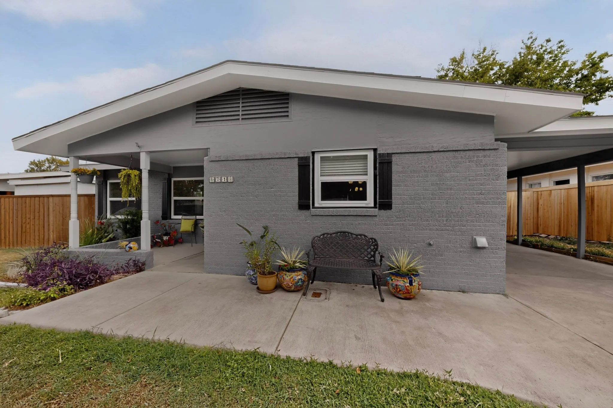 Single Family Residence For Sale in Dallas County , 6718 Santa Anita Drive, Dallas, Texas 75214, 3 Bedroom, 2 Bathroom, Garage spaces, 1,366 Sqft, built in 1954, mls#21353672, Real Estate Agent in Dallas, Homes For Sale in Dallas county, Homes For Sale in Dallas, Realtor in Dallas Texas, Real Estate Brokerage Independent Realty Texas, Luminita Cordes Realtor