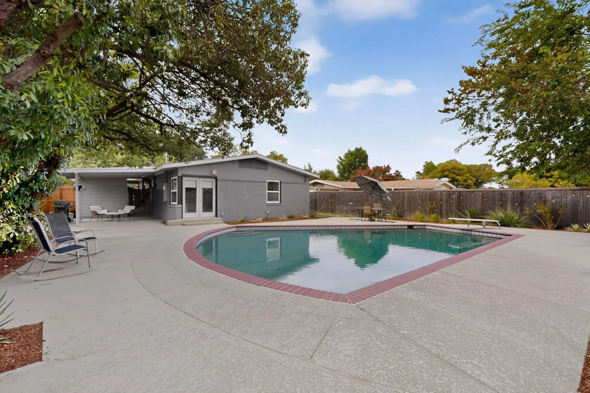 Single Family Residence For Sale in Dallas County , 6718 Santa Anita Drive, Dallas, Texas 75214, 3 Bedroom, 2 Bathroom, Garage spaces, 1,366 Sqft, built in 1954, mls#21353672, Real Estate Agent in Dallas, Homes For Sale in Dallas county, Homes For Sale in Dallas, Realtor in Dallas Texas, Real Estate Brokerage Independent Realty Texas, Luminita Cordes Realtor