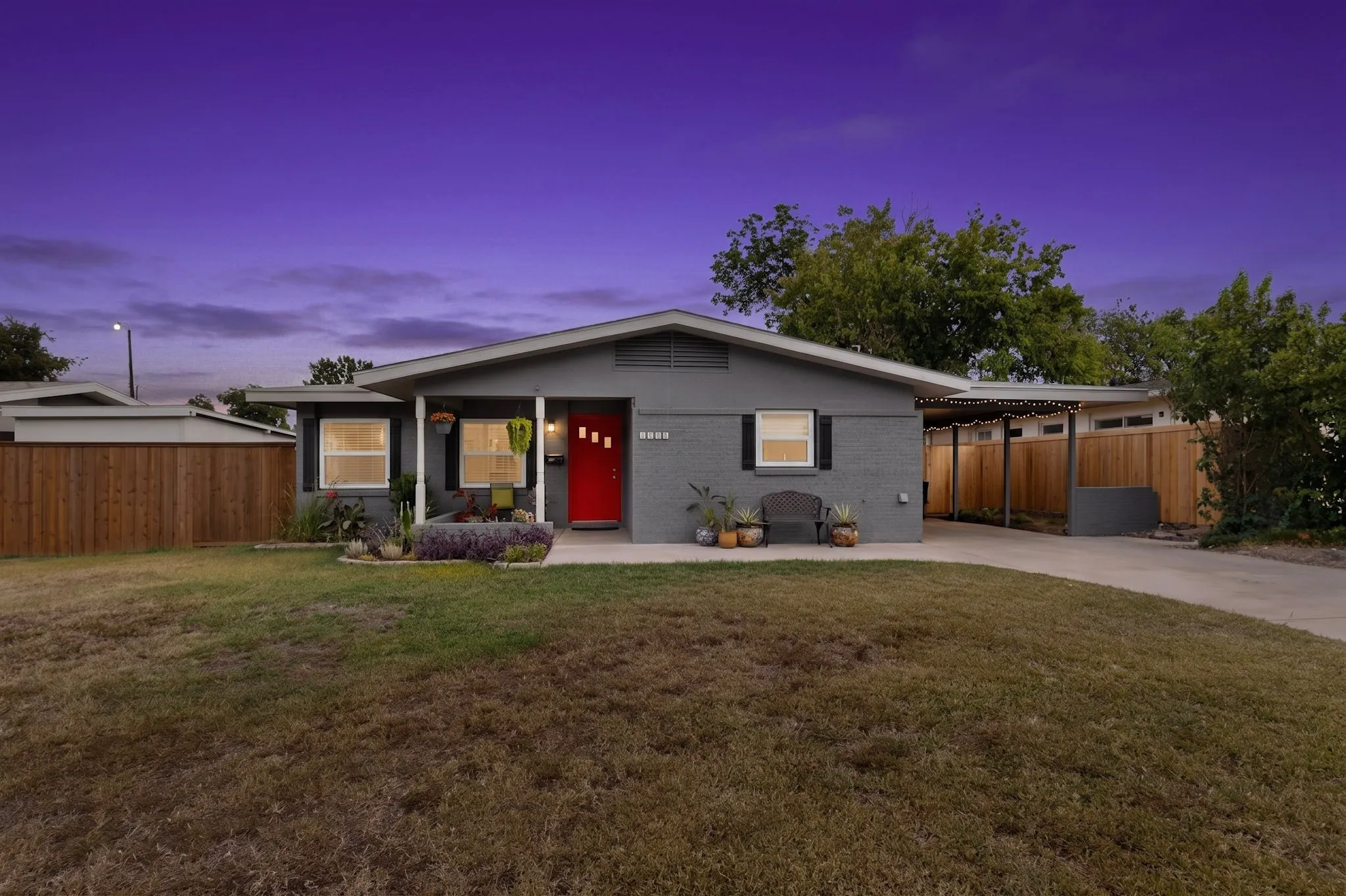 Single Family Residence For Sale in Dallas County , 6718 Santa Anita Drive, Dallas, Texas 75214, 3 Bedroom, 2 Bathroom, Garage spaces, 1,366 Sqft, built in 1954, mls#21353672, Real Estate Agent in Dallas, Homes For Sale in Dallas county, Homes For Sale in Dallas, Realtor in Dallas Texas, Real Estate Brokerage Independent Realty Texas, Luminita Cordes Realtor