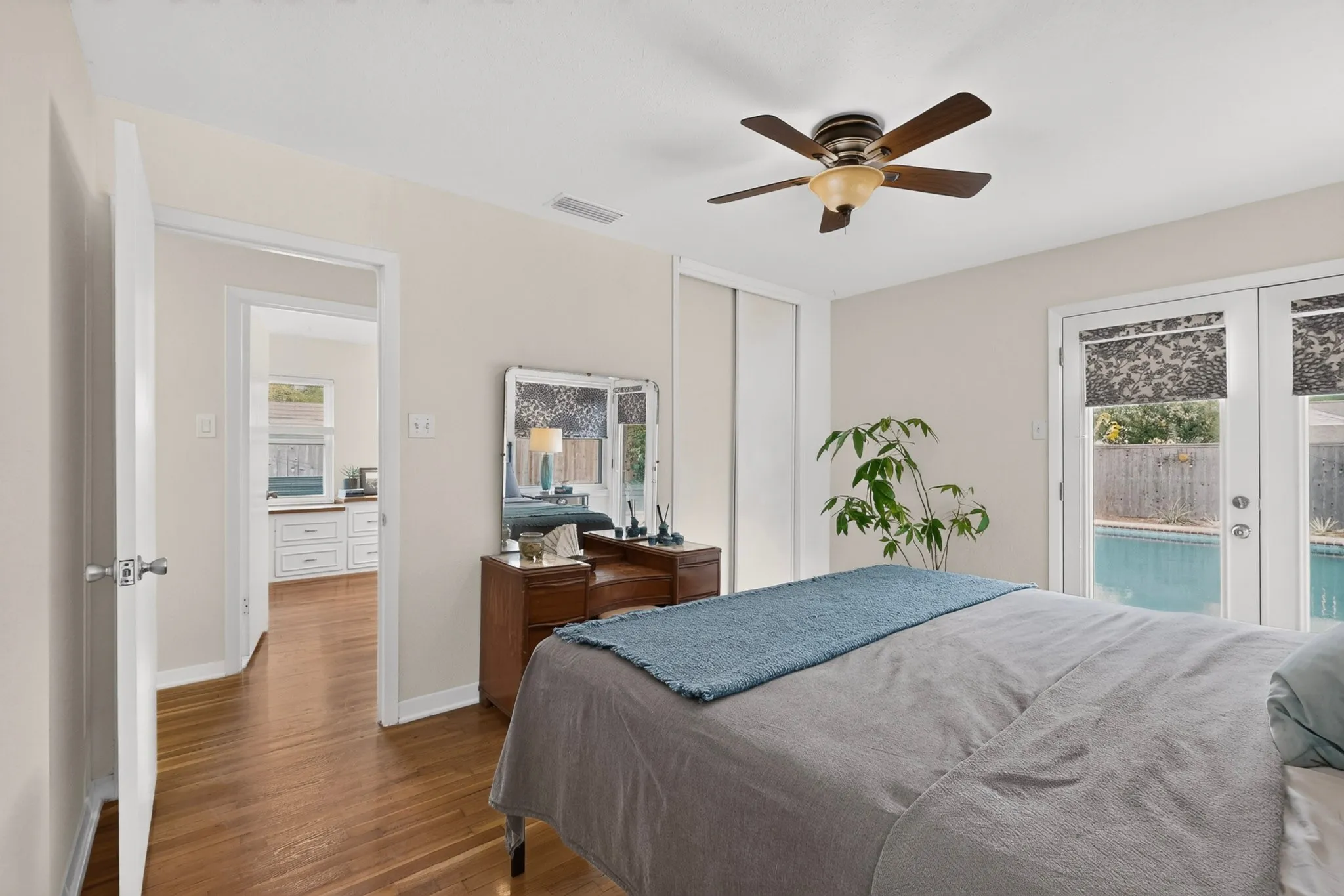 Single Family Residence For Sale in Dallas County , 6718 Santa Anita Drive, Dallas, Texas 75214, 3 Bedroom, 2 Bathroom, Garage spaces, 1,366 Sqft, built in 1954, mls#21353672, Real Estate Agent in Dallas, Homes For Sale in Dallas county, Homes For Sale in Dallas, Realtor in Dallas Texas, Real Estate Brokerage Independent Realty Texas, Luminita Cordes Realtor