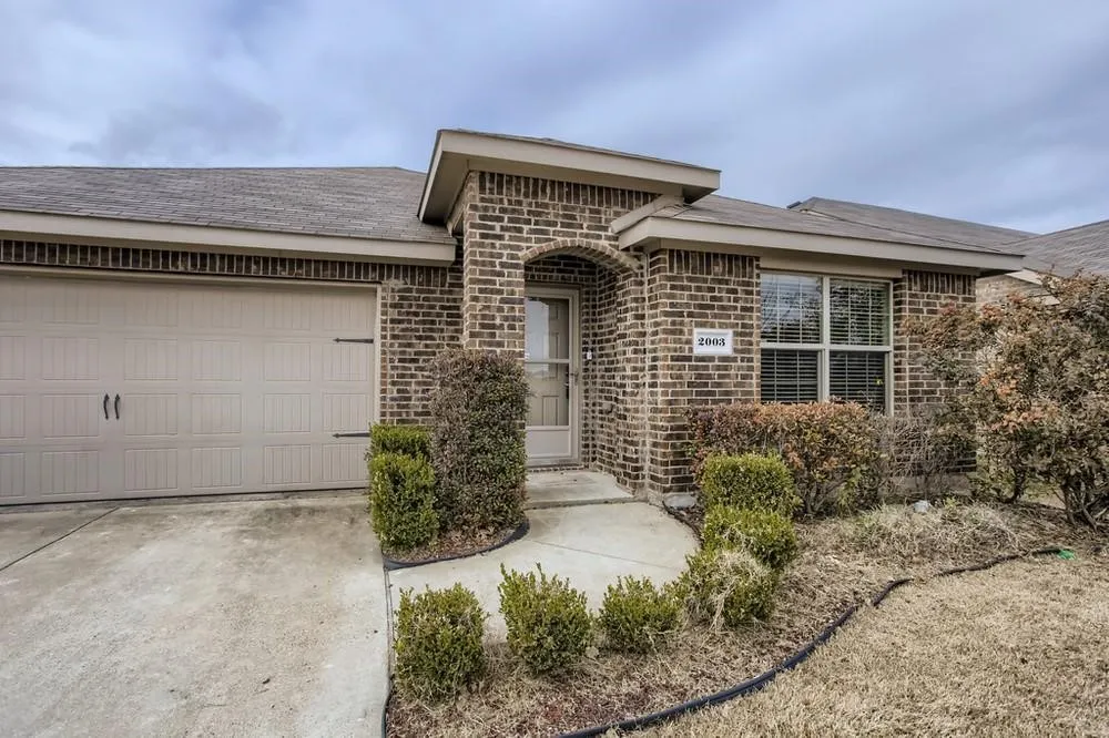 Single Family Residence For Sale in Kaufman County , 2003 Brackettville, Forney, Texas 75126, 4 Bedroom, 2 Bathroom, 2 Garage spaces, 1,849 Sqft, built in 2014, mls#21353837, Real Estate Agent in Forney, Homes For Sale in Kaufman county, Homes For Sale in Forney, Realtor in Forney Texas, Real Estate Brokerage Independent Realty Texas, Luminita Cordes Realtor