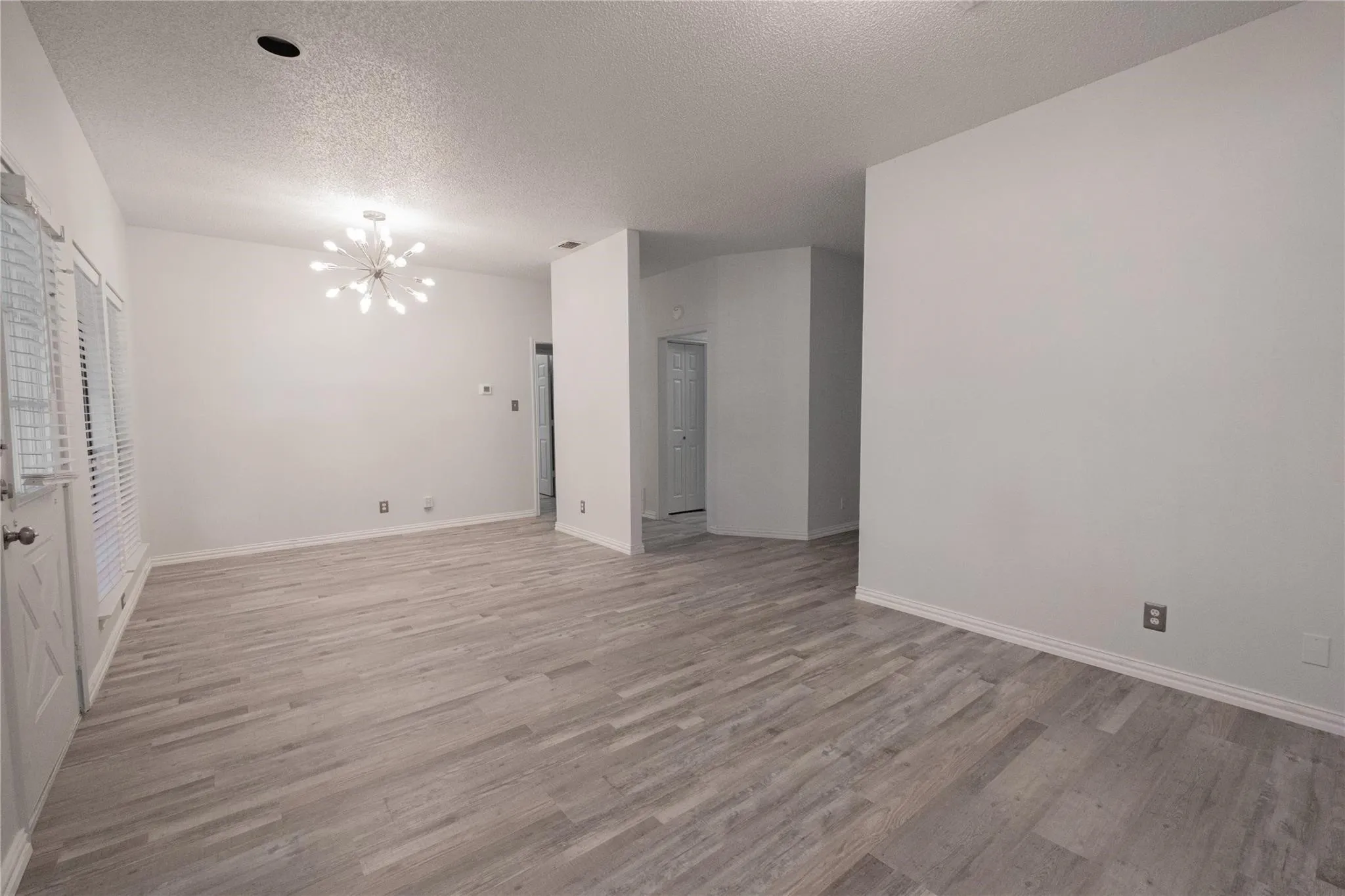 Single Family Residence For Rent in Tarrant County , 8201 Llano Avenue, Benbrook, Texas 76116, 3 Bedroom, 2 Bathroom, 2 Garage spaces, 1,585 Sqft, built in 1990, mls#21353838, Real Estate Agent in Benbrook, Homes For Rent in Tarrant county, Homes For Rent in Benbrook, Realtor in Benbrook Texas, Real Estate Brokerage Independent Realty Texas, Luminita Cordes Realtor