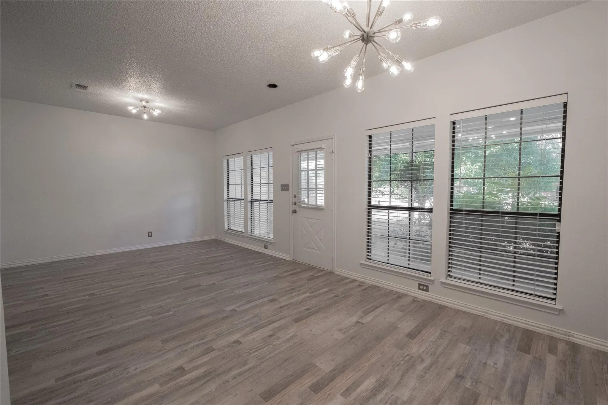 Single Family Residence For Rent in Tarrant County , 8201 Llano Avenue, Benbrook, Texas 76116, 3 Bedroom, 2 Bathroom, 2 Garage spaces, 1,585 Sqft, built in 1990, mls#21353838, Real Estate Agent in Benbrook, Homes For Rent in Tarrant county, Homes For Rent in Benbrook, Realtor in Benbrook Texas, Real Estate Brokerage Independent Realty Texas, Luminita Cordes Realtor