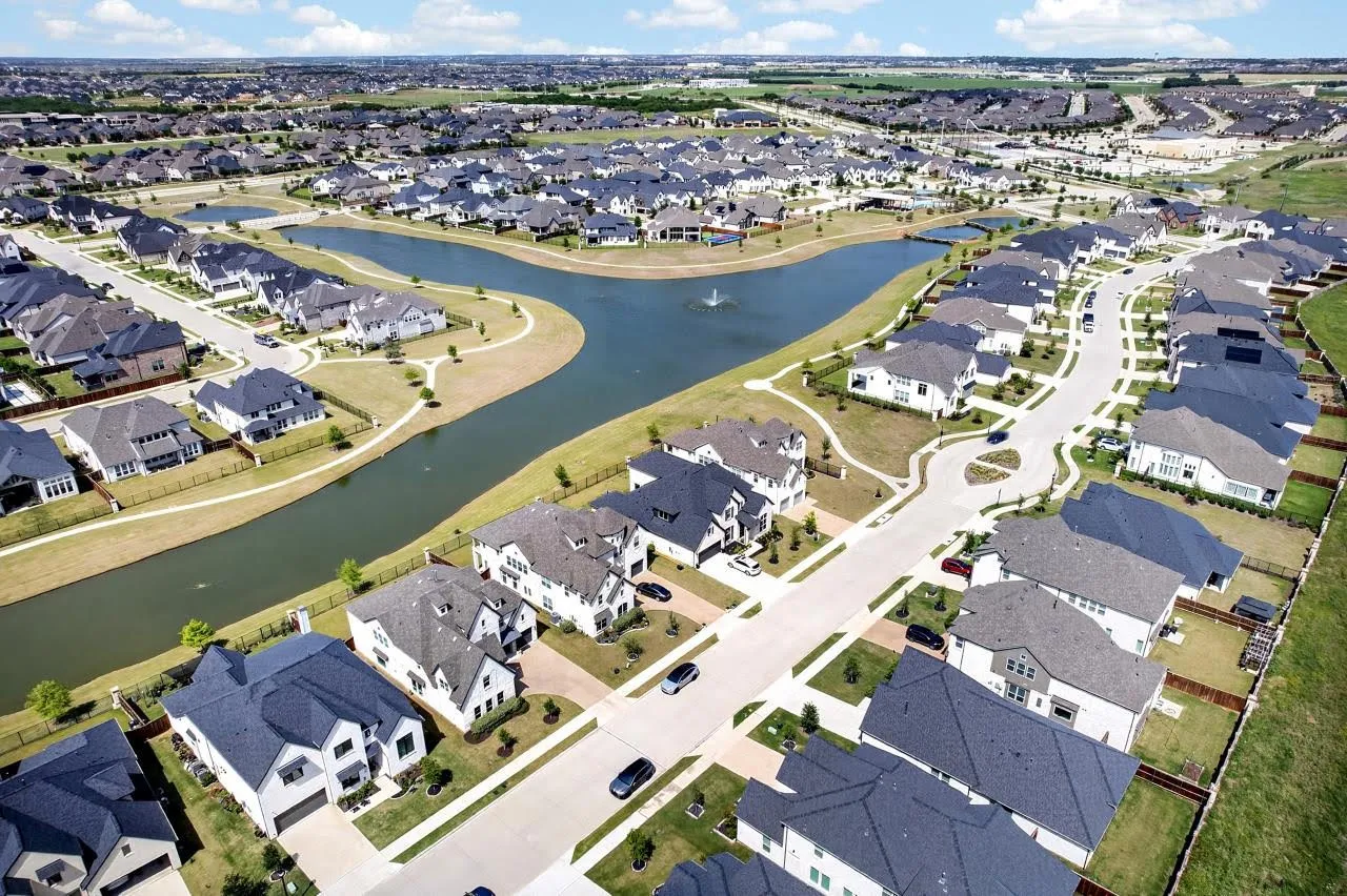Single Family Residence For Sale in Denton County , 3040 Sunfish Street, Prosper, Texas 75078, 4 Bedroom, 4 Bathroom, 3 Garage spaces, 3,674 Sqft, built in 2022, mls#21353296, Real Estate Agent in Prosper, Homes For Sale in Denton county, Homes For Sale in Prosper, Realtor in Prosper Texas, Real Estate Brokerage Independent Realty Texas, Luminita Cordes Realtor