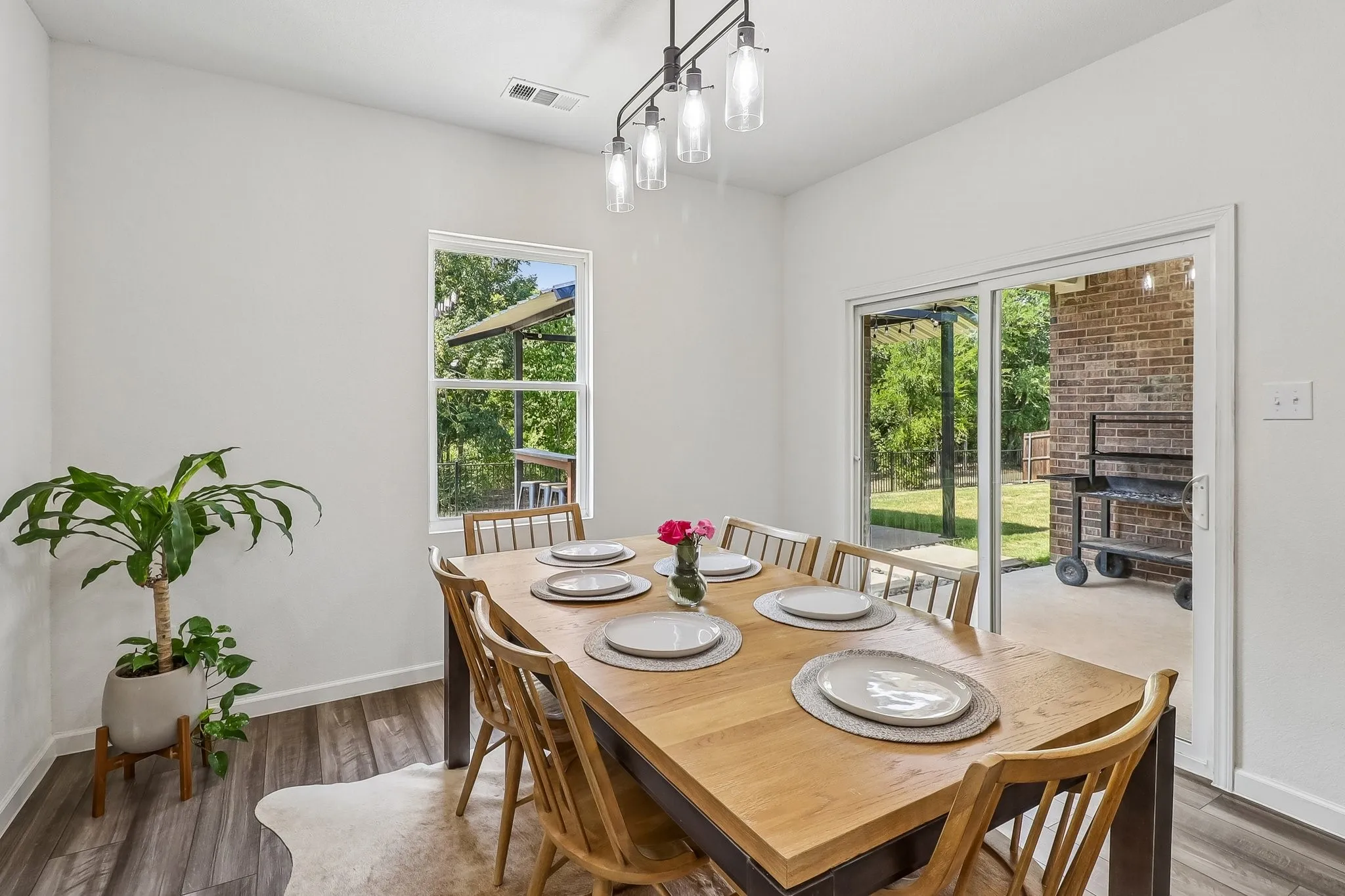 Single Family Residence For Sale in Ellis County , 2573 Cinnamon Springs Road, Glenn Heights, Texas 75154, 3 Bedroom, 2 Bathroom, 2 Garage spaces, 1,770 Sqft, built in 2022, mls#21352665, Real Estate Agent in Glenn Heights, Homes For Sale in Ellis county, Homes For Sale in Glenn Heights, Realtor in Glenn Heights Texas, Real Estate Brokerage Independent Realty Texas, Luminita Cordes Realtor