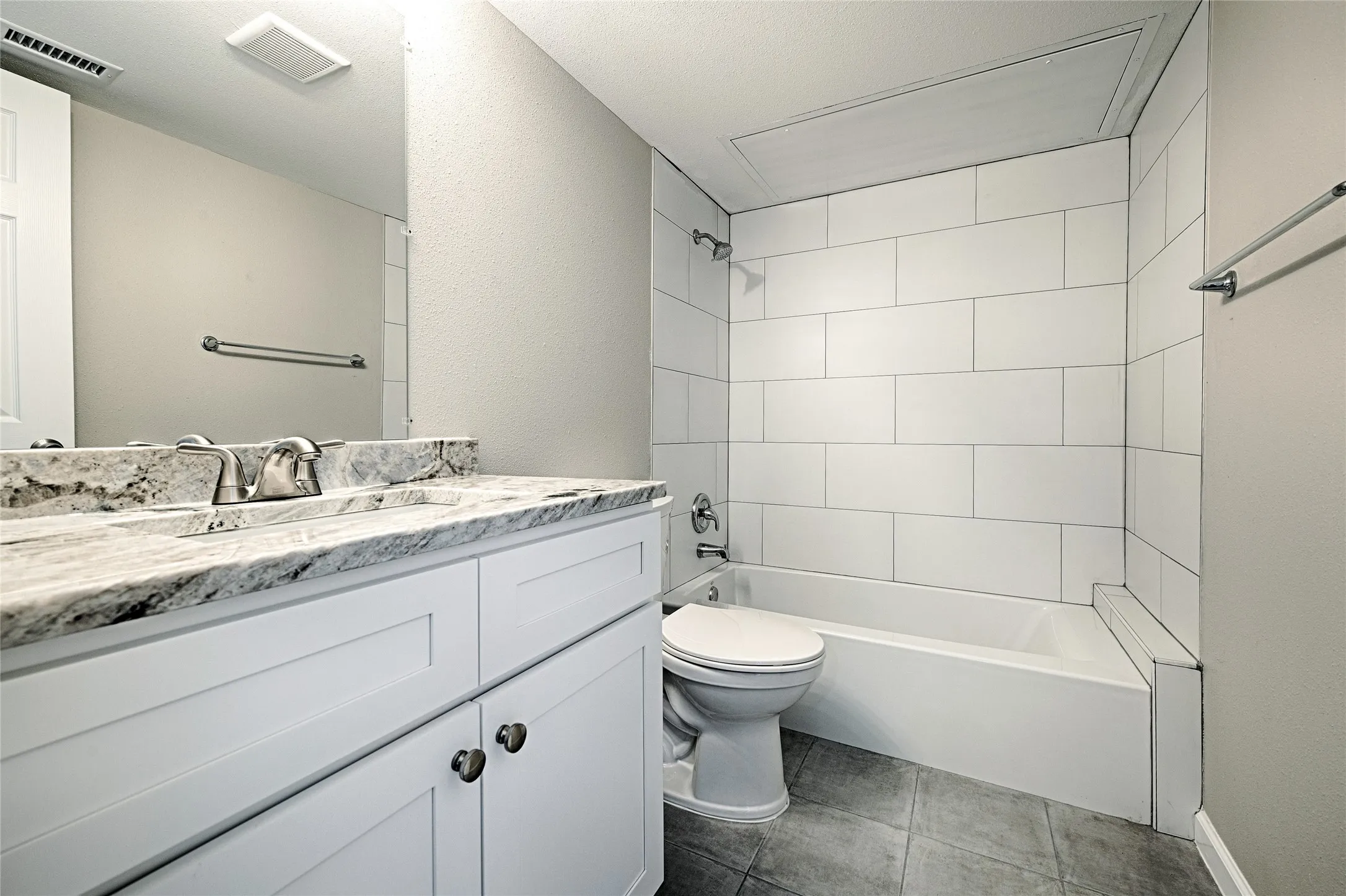 Condominium For Rent in Dallas County , 2835 Keller Springs Road 1002, Carrollton, Texas 75006, 2 Bedroom, 1 Bathroom, Garage spaces, 922 Sqft, built in 1984, mls#21353828, Real Estate Agent in Carrollton, Homes For Rent in Dallas county, Homes For Rent in Carrollton, Realtor in Carrollton Texas, Real Estate Brokerage Independent Realty Texas, Luminita Cordes Realtor