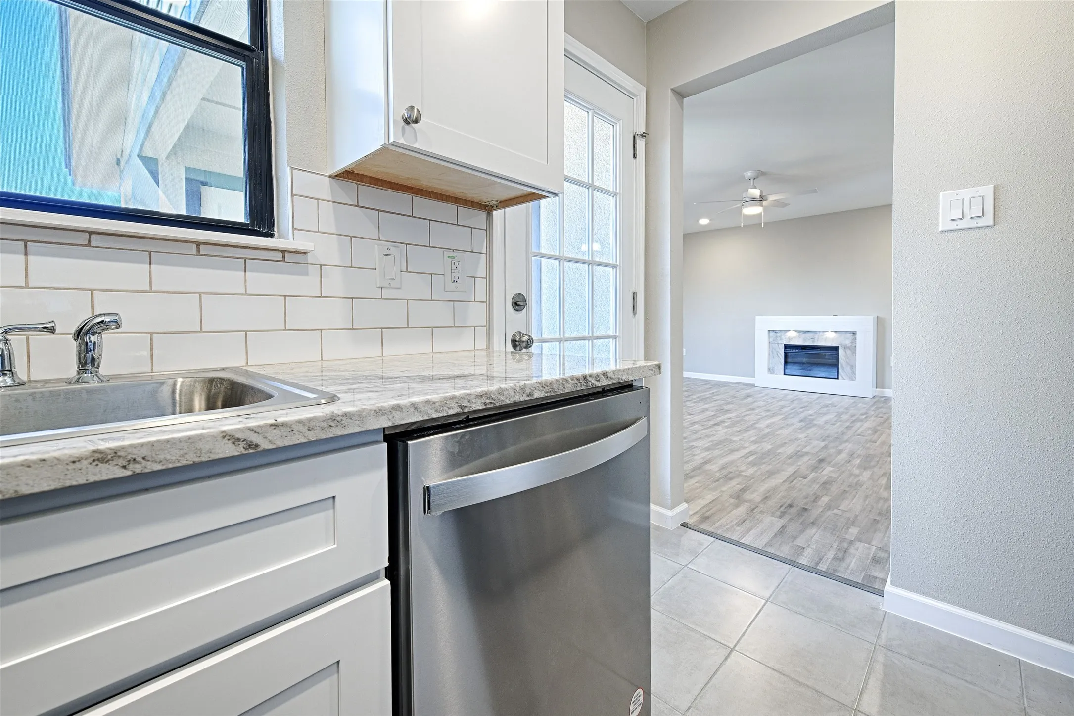 Condominium For Rent in Dallas County , 2835 Keller Springs Road 1002, Carrollton, Texas 75006, 2 Bedroom, 1 Bathroom, Garage spaces, 922 Sqft, built in 1984, mls#21353828, Real Estate Agent in Carrollton, Homes For Rent in Dallas county, Homes For Rent in Carrollton, Realtor in Carrollton Texas, Real Estate Brokerage Independent Realty Texas, Luminita Cordes Realtor