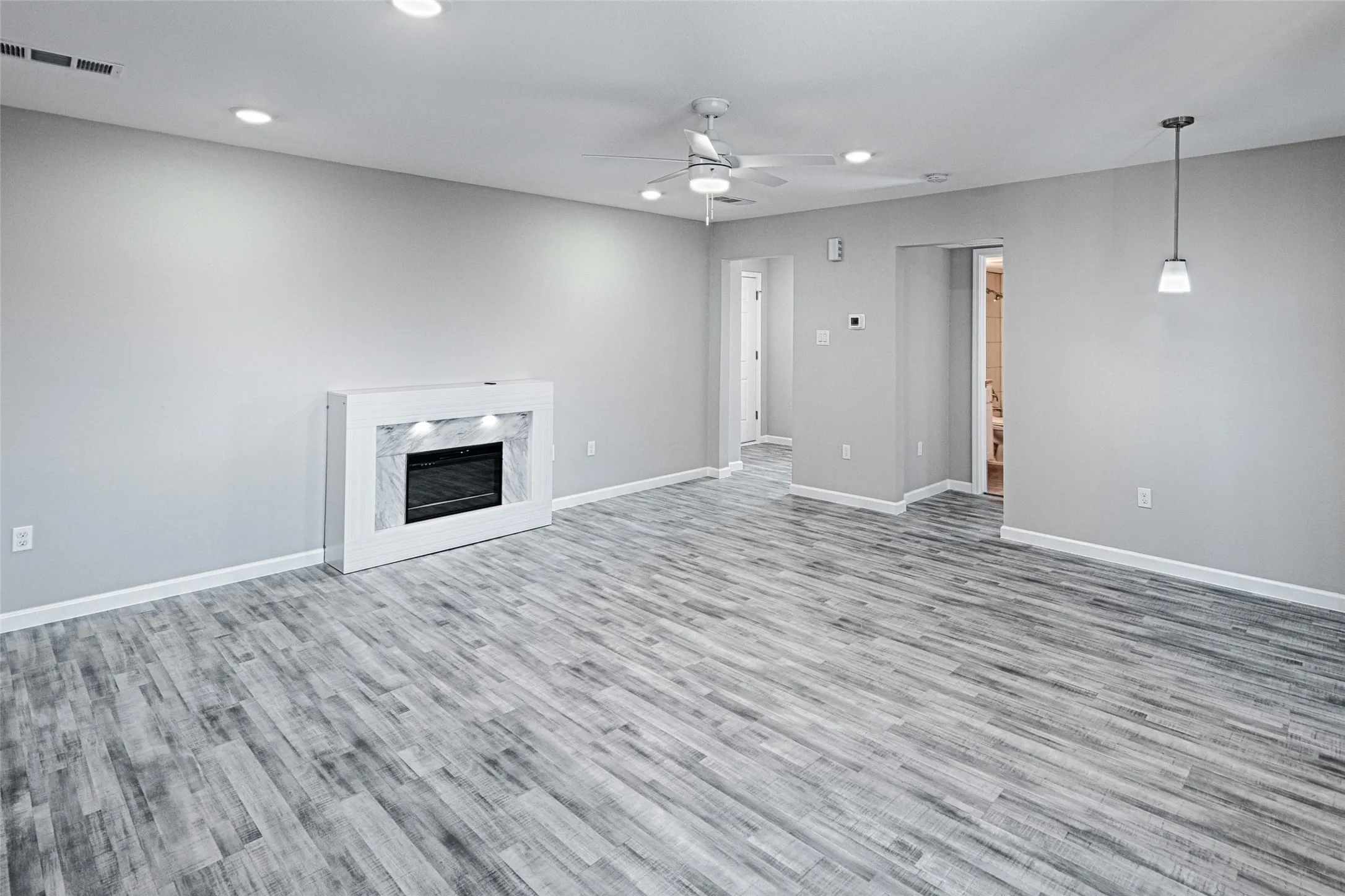 Condominium For Rent in Dallas County , 2835 Keller Springs Road 1002, Carrollton, Texas 75006, 2 Bedroom, 1 Bathroom, Garage spaces, 922 Sqft, built in 1984, mls#21353828, Real Estate Agent in Carrollton, Homes For Rent in Dallas county, Homes For Rent in Carrollton, Realtor in Carrollton Texas, Real Estate Brokerage Independent Realty Texas, Luminita Cordes Realtor