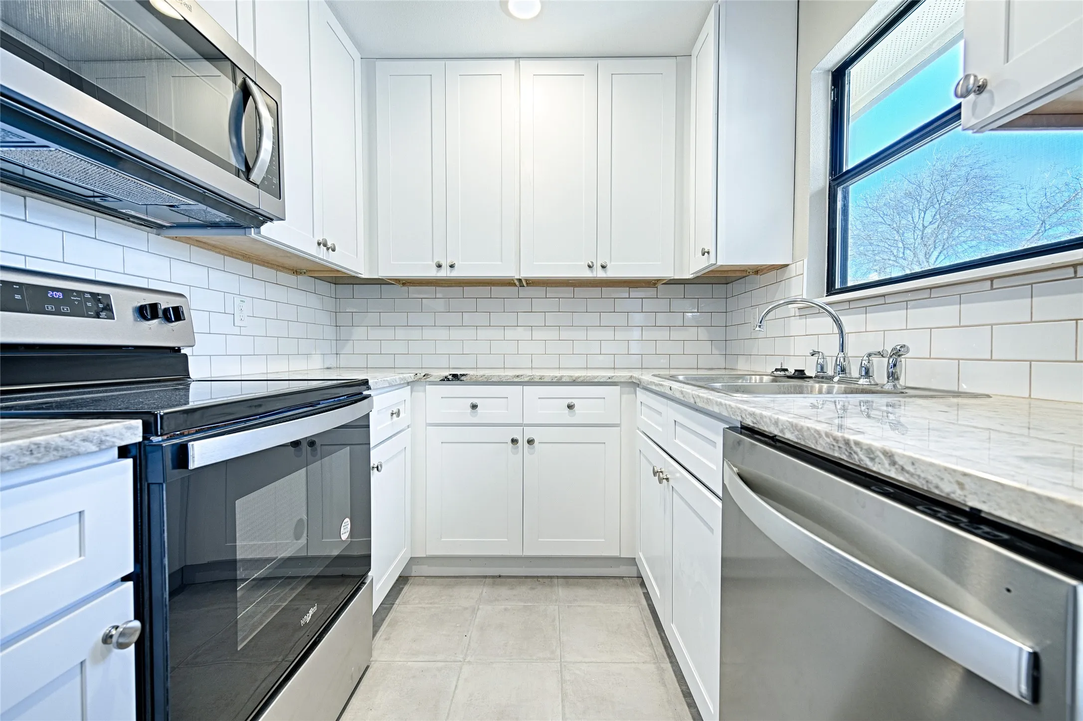 Condominium For Rent in Dallas County , 2835 Keller Springs Road 1002, Carrollton, Texas 75006, 2 Bedroom, 1 Bathroom, Garage spaces, 922 Sqft, built in 1984, mls#21353828, Real Estate Agent in Carrollton, Homes For Rent in Dallas county, Homes For Rent in Carrollton, Realtor in Carrollton Texas, Real Estate Brokerage Independent Realty Texas, Luminita Cordes Realtor