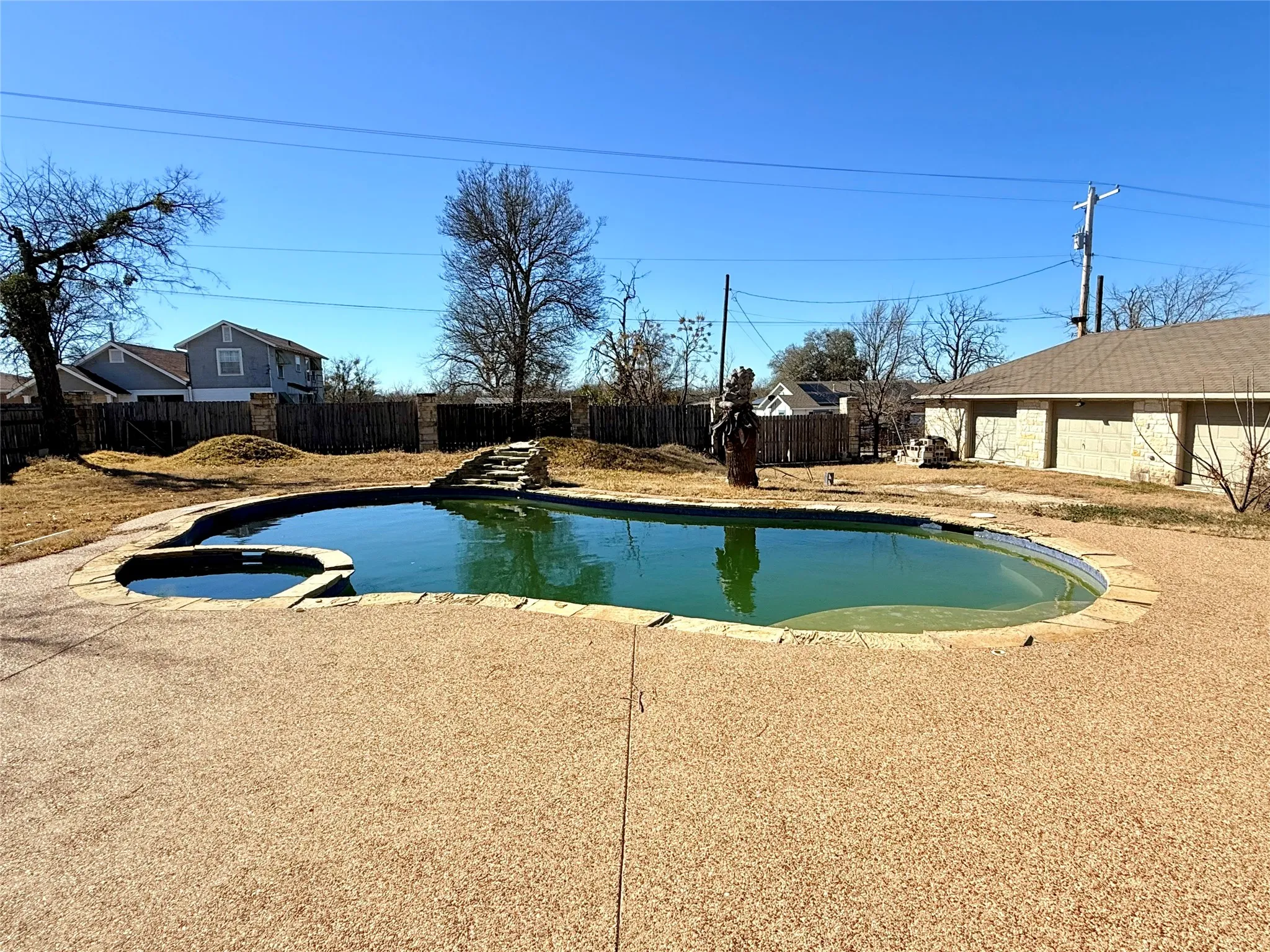 Single Family Residence For Sale in Hamilton County , 720-B E Leslie Street, Hamilton, Texas 76531, 3 Bedroom, 3 Bathroom, 5 Garage spaces, 3,734 Sqft, built in 1945, mls#21352869, Real Estate Agent in Hamilton, Homes For Sale in Hamilton county, Homes For Sale in Hamilton, Realtor in Hamilton Texas, Real Estate Brokerage Independent Realty Texas, Luminita Cordes Realtor