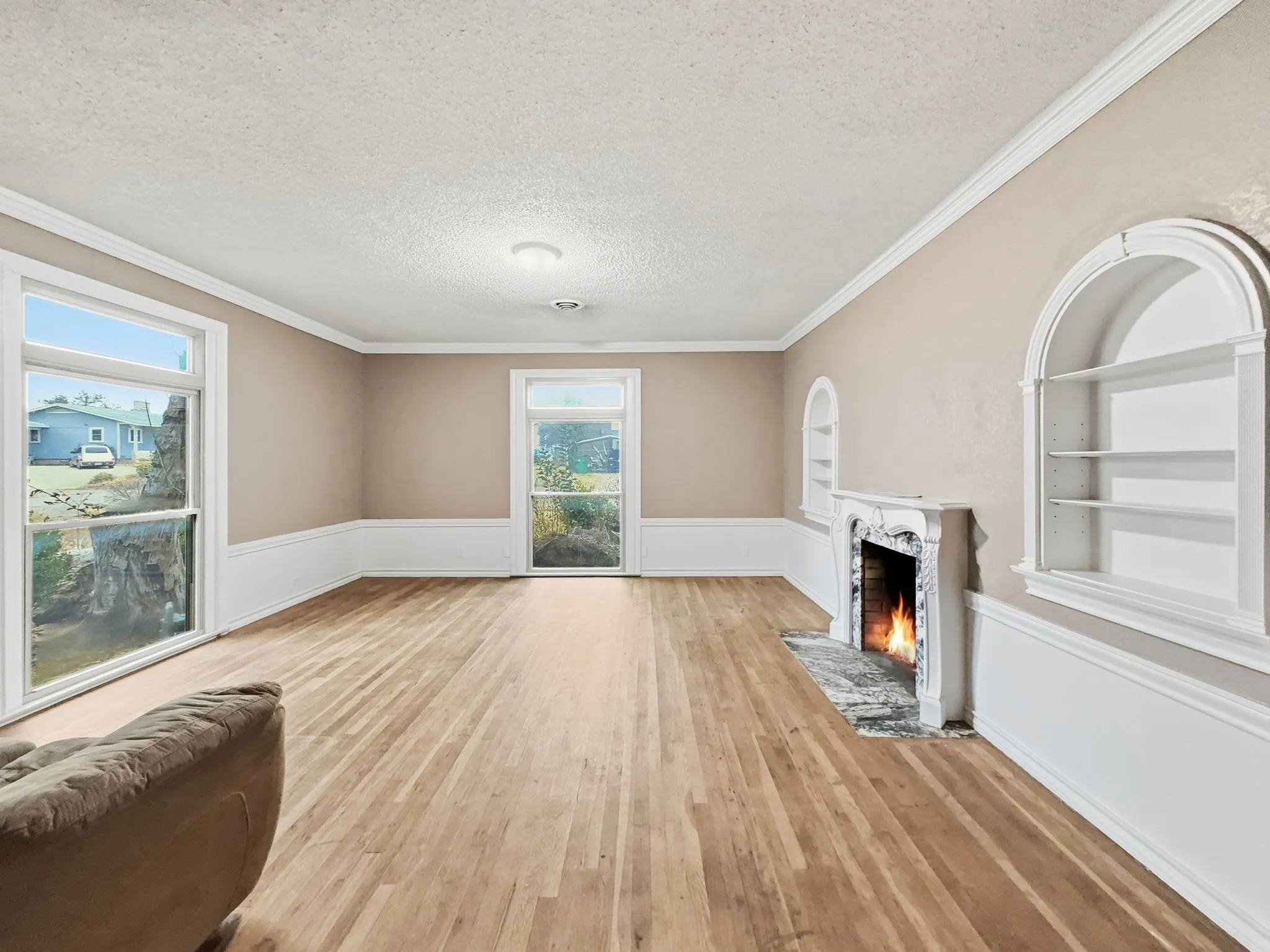 Single Family Residence For Sale in Hamilton County , 720-B E Leslie Street, Hamilton, Texas 76531, 3 Bedroom, 3 Bathroom, 5 Garage spaces, 3,734 Sqft, built in 1945, mls#21352869, Real Estate Agent in Hamilton, Homes For Sale in Hamilton county, Homes For Sale in Hamilton, Realtor in Hamilton Texas, Real Estate Brokerage Independent Realty Texas, Luminita Cordes Realtor