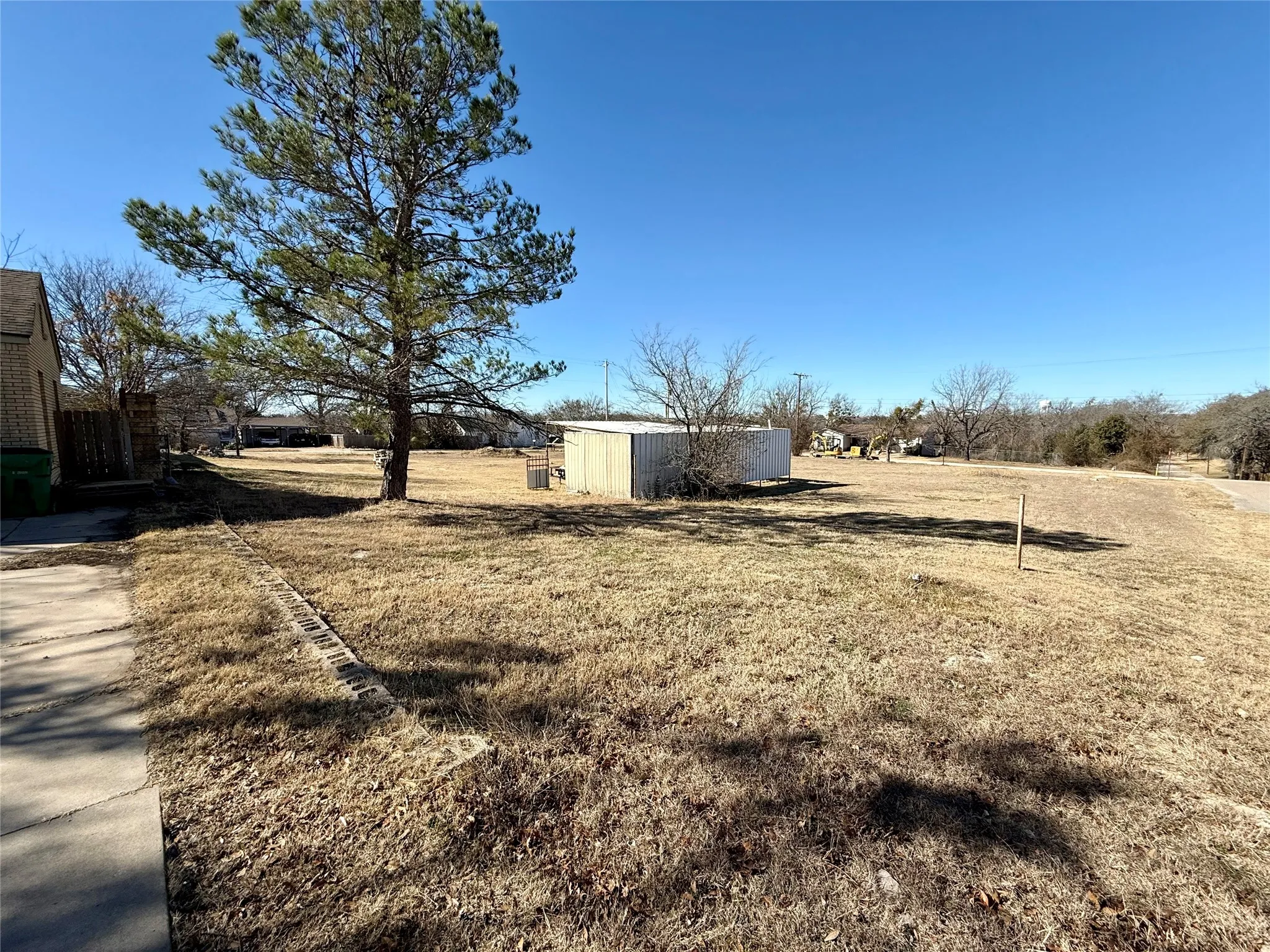 Single Family Residence For Sale in Hamilton County , 720-B E Leslie Street, Hamilton, Texas 76531, 3 Bedroom, 3 Bathroom, 5 Garage spaces, 3,734 Sqft, built in 1945, mls#21352869, Real Estate Agent in Hamilton, Homes For Sale in Hamilton county, Homes For Sale in Hamilton, Realtor in Hamilton Texas, Real Estate Brokerage Independent Realty Texas, Luminita Cordes Realtor