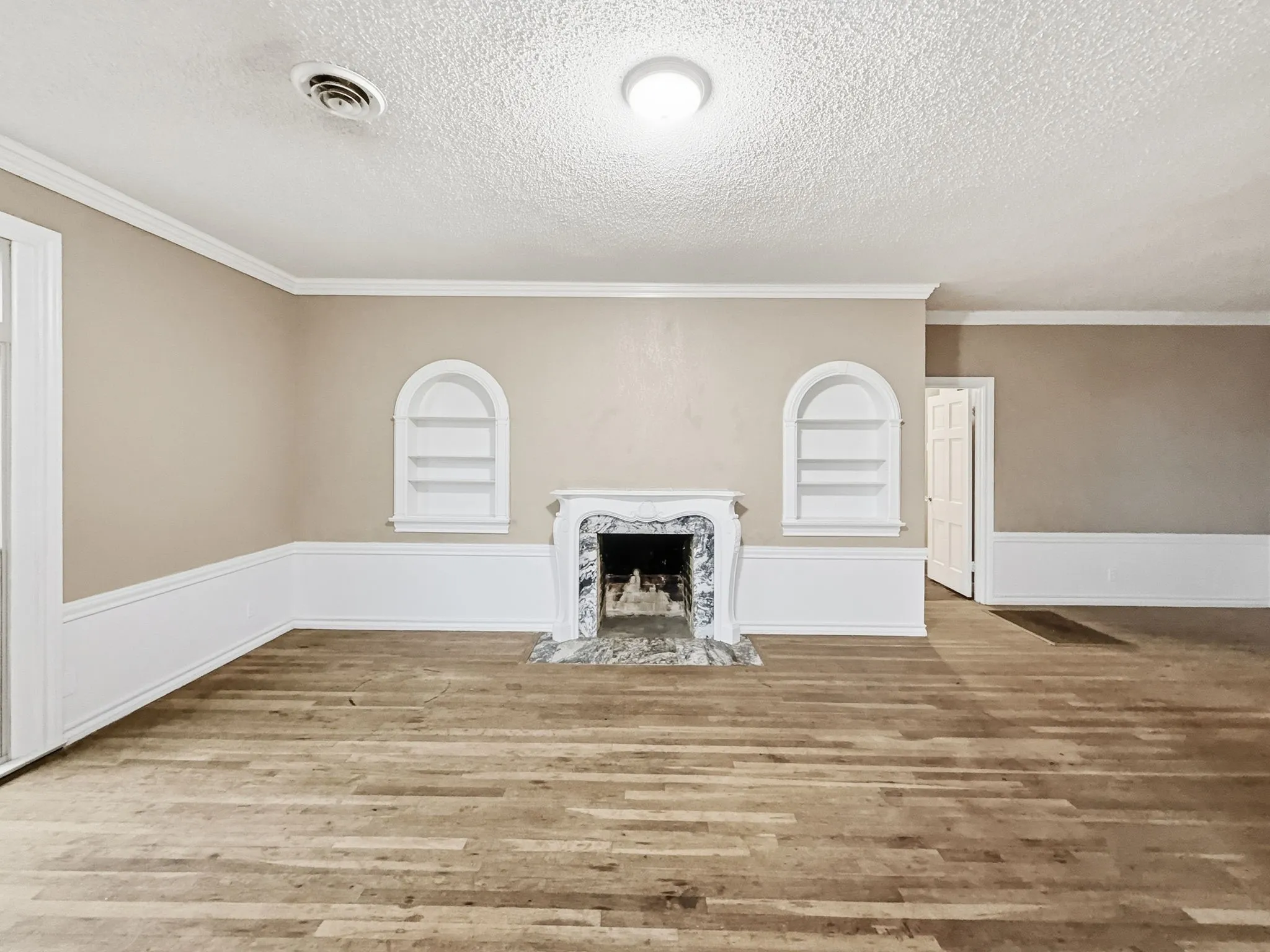 Single Family Residence For Sale in Hamilton County , 720-B E Leslie Street, Hamilton, Texas 76531, 3 Bedroom, 3 Bathroom, 5 Garage spaces, 3,734 Sqft, built in 1945, mls#21352869, Real Estate Agent in Hamilton, Homes For Sale in Hamilton county, Homes For Sale in Hamilton, Realtor in Hamilton Texas, Real Estate Brokerage Independent Realty Texas, Luminita Cordes Realtor
