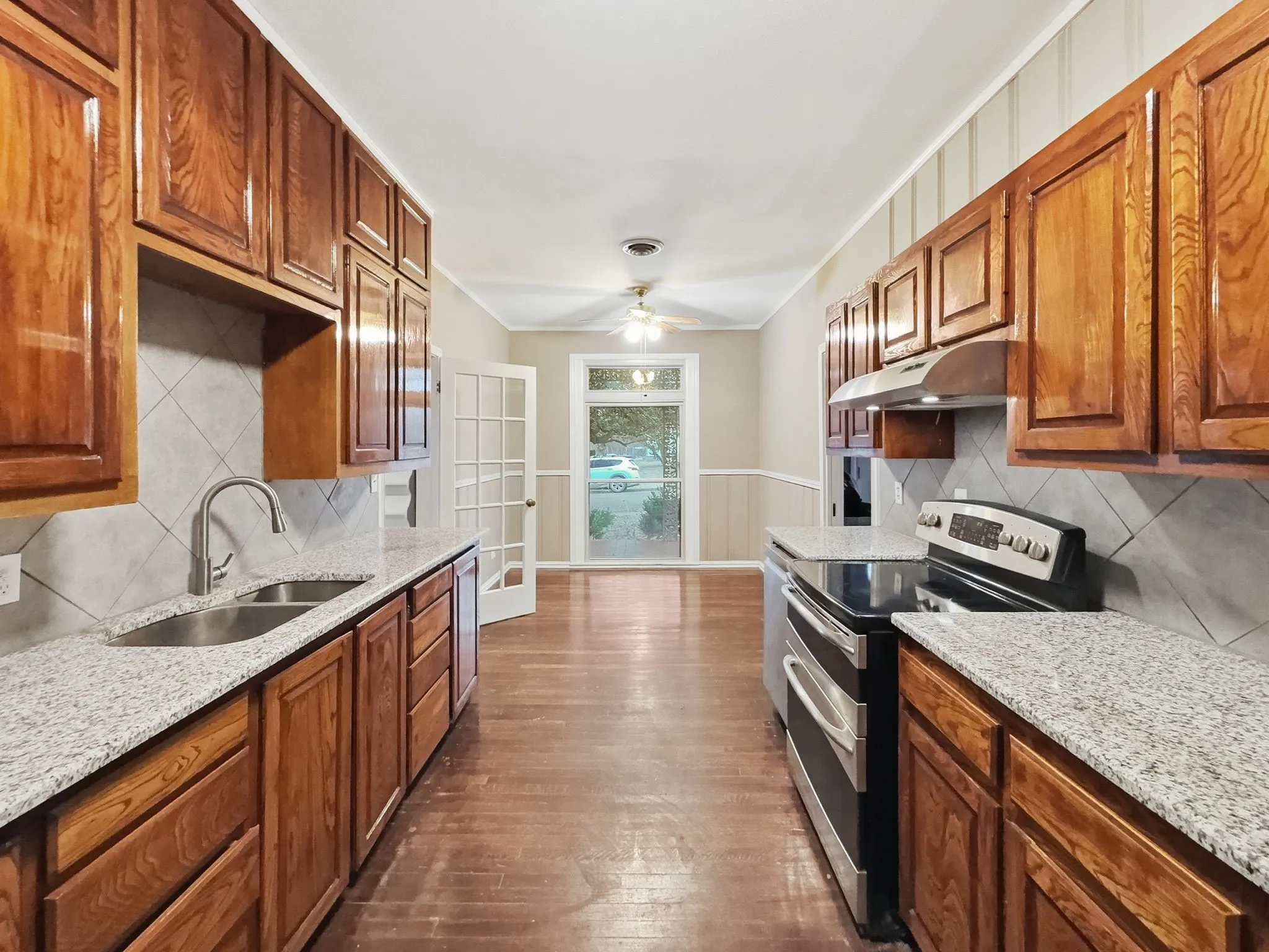 Single Family Residence For Sale in Hamilton County , 720-B E Leslie Street, Hamilton, Texas 76531, 3 Bedroom, 3 Bathroom, 5 Garage spaces, 3,734 Sqft, built in 1945, mls#21352869, Real Estate Agent in Hamilton, Homes For Sale in Hamilton county, Homes For Sale in Hamilton, Realtor in Hamilton Texas, Real Estate Brokerage Independent Realty Texas, Luminita Cordes Realtor