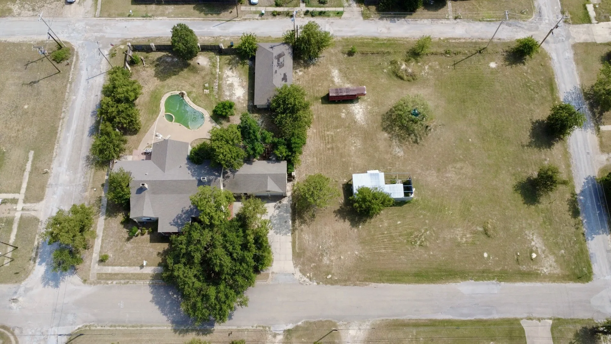 Single Family Residence For Sale in Hamilton County , 720-B E Leslie Street, Hamilton, Texas 76531, 3 Bedroom, 3 Bathroom, 5 Garage spaces, 3,734 Sqft, built in 1945, mls#21352869, Real Estate Agent in Hamilton, Homes For Sale in Hamilton county, Homes For Sale in Hamilton, Realtor in Hamilton Texas, Real Estate Brokerage Independent Realty Texas, Luminita Cordes Realtor