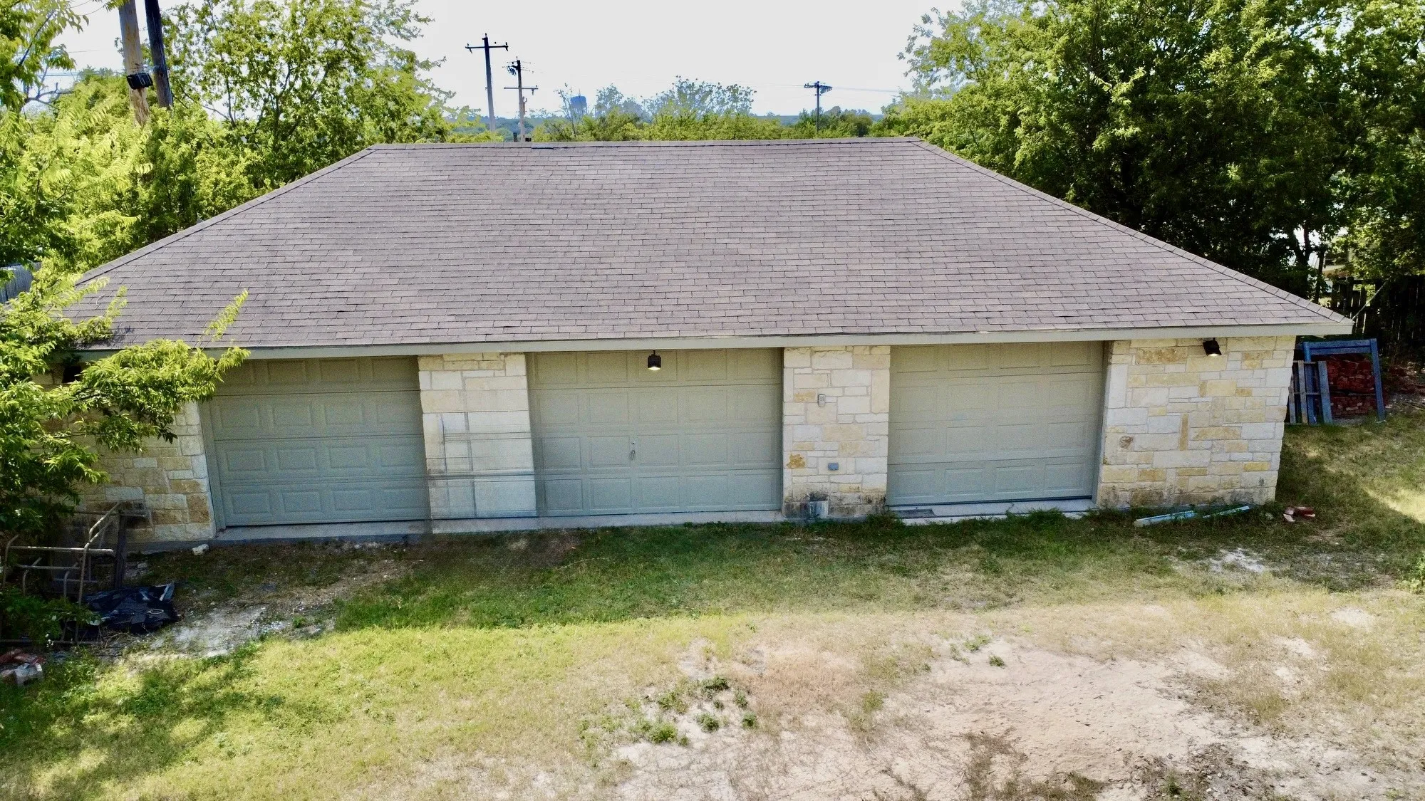 Single Family Residence For Sale in Hamilton County , 720-B E Leslie Street, Hamilton, Texas 76531, 3 Bedroom, 3 Bathroom, 5 Garage spaces, 3,734 Sqft, built in 1945, mls#21352869, Real Estate Agent in Hamilton, Homes For Sale in Hamilton county, Homes For Sale in Hamilton, Realtor in Hamilton Texas, Real Estate Brokerage Independent Realty Texas, Luminita Cordes Realtor