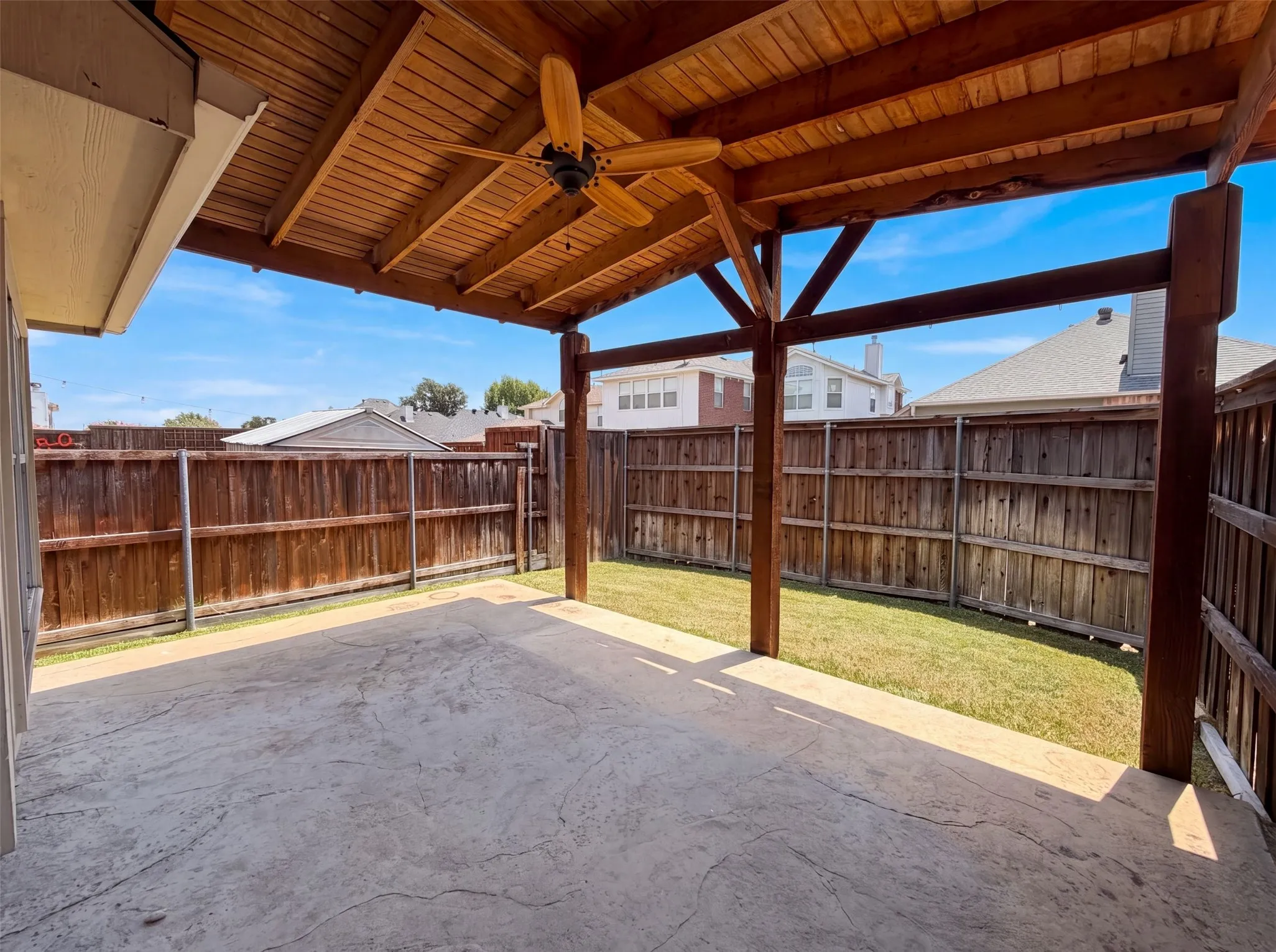 Single Family Residence For Sale in Denton County , 1688 Yellowstone Avenue, Lewisville, Texas 75077, 3 Bedroom, 2 Bathroom, 2 Garage spaces, 1,459 Sqft, built in 1997, mls#21353841, Real Estate Agent in Lewisville, Homes For Sale in Denton county, Homes For Sale in Lewisville, Realtor in Lewisville Texas, Real Estate Brokerage Independent Realty Texas, Luminita Cordes Realtor