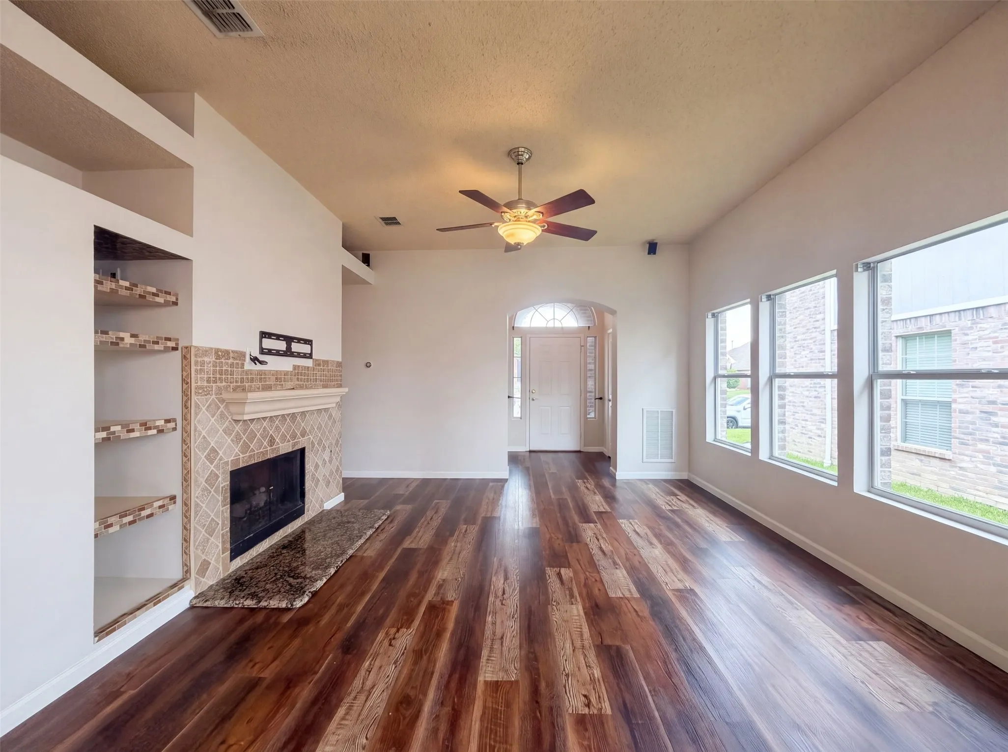 Single Family Residence For Sale in Denton County , 1688 Yellowstone Avenue, Lewisville, Texas 75077, 3 Bedroom, 2 Bathroom, 2 Garage spaces, 1,459 Sqft, built in 1997, mls#21353841, Real Estate Agent in Lewisville, Homes For Sale in Denton county, Homes For Sale in Lewisville, Realtor in Lewisville Texas, Real Estate Brokerage Independent Realty Texas, Luminita Cordes Realtor