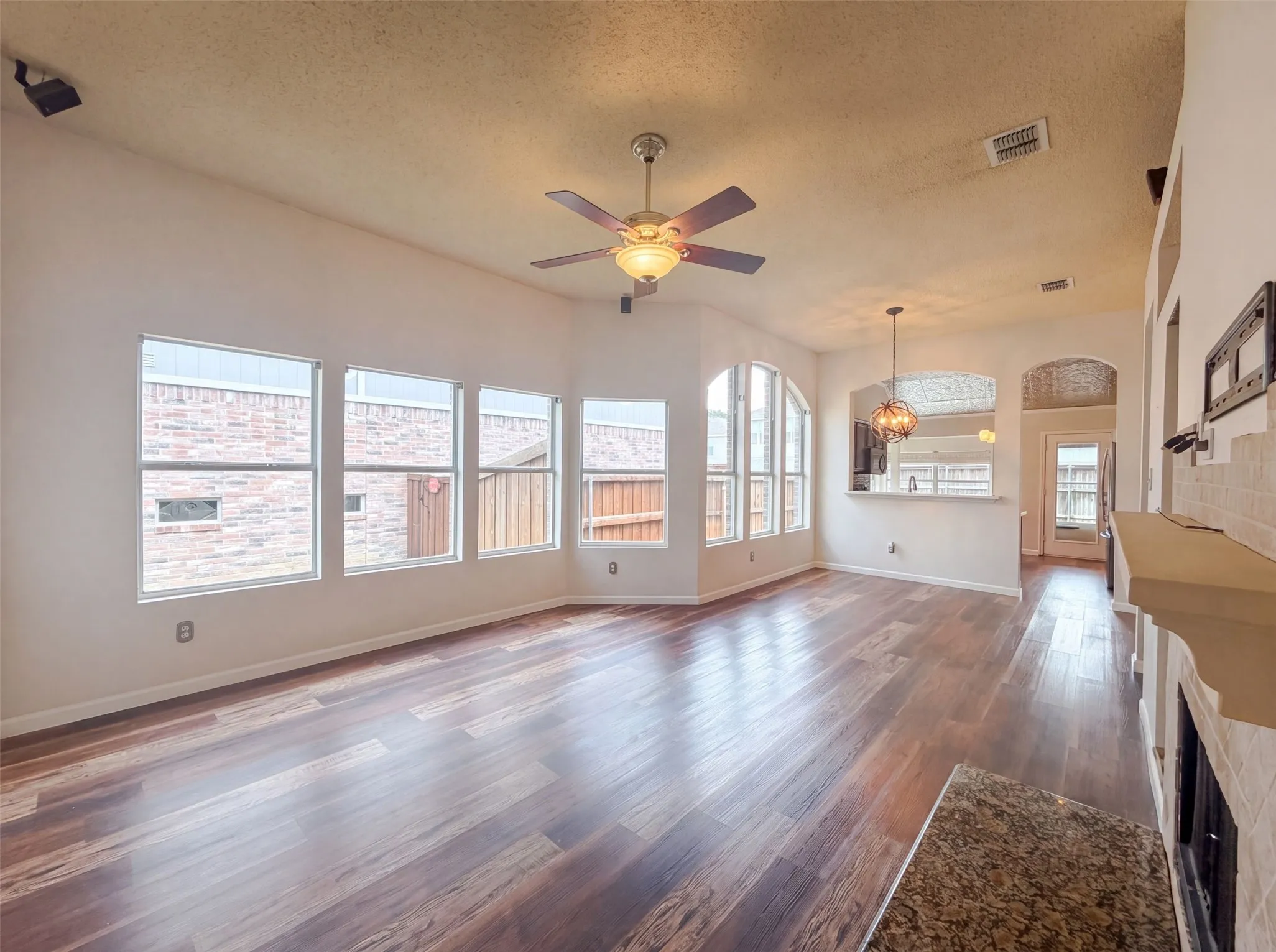 Single Family Residence For Sale in Denton County , 1688 Yellowstone Avenue, Lewisville, Texas 75077, 3 Bedroom, 2 Bathroom, 2 Garage spaces, 1,459 Sqft, built in 1997, mls#21353841, Real Estate Agent in Lewisville, Homes For Sale in Denton county, Homes For Sale in Lewisville, Realtor in Lewisville Texas, Real Estate Brokerage Independent Realty Texas, Luminita Cordes Realtor