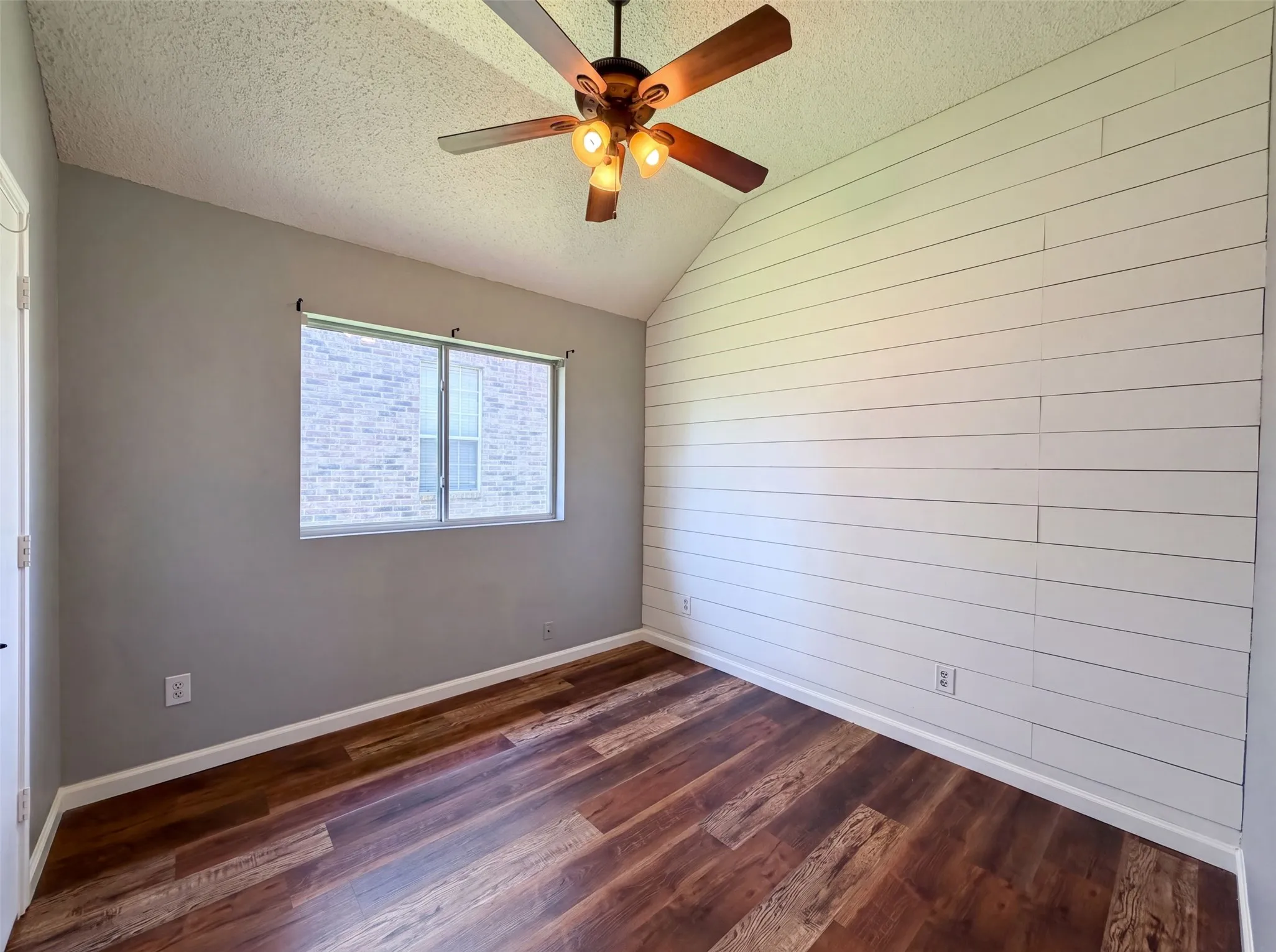Single Family Residence For Sale in Denton County , 1688 Yellowstone Avenue, Lewisville, Texas 75077, 3 Bedroom, 2 Bathroom, 2 Garage spaces, 1,459 Sqft, built in 1997, mls#21353841, Real Estate Agent in Lewisville, Homes For Sale in Denton county, Homes For Sale in Lewisville, Realtor in Lewisville Texas, Real Estate Brokerage Independent Realty Texas, Luminita Cordes Realtor