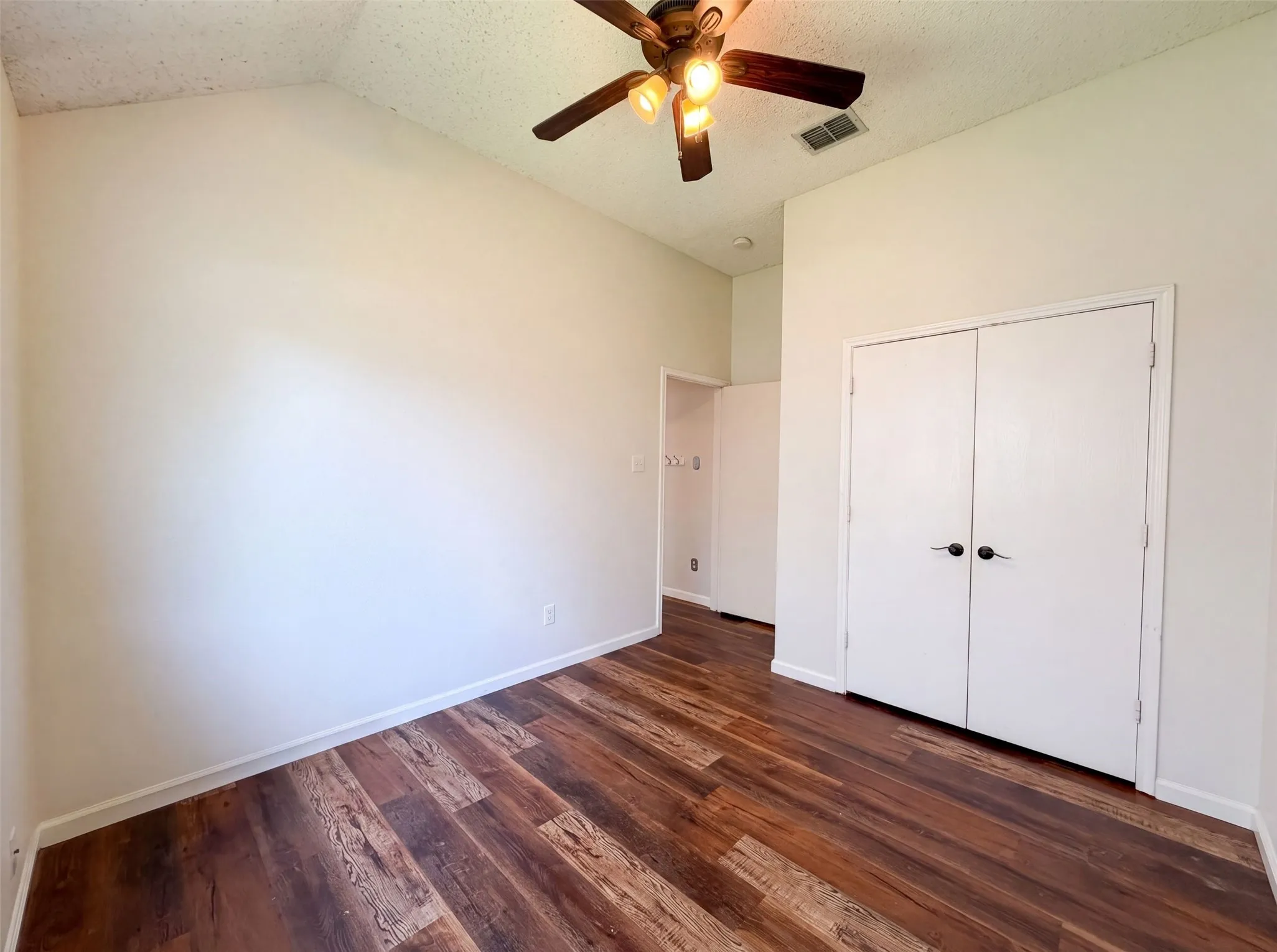 Single Family Residence For Sale in Denton County , 1688 Yellowstone Avenue, Lewisville, Texas 75077, 3 Bedroom, 2 Bathroom, 2 Garage spaces, 1,459 Sqft, built in 1997, mls#21353841, Real Estate Agent in Lewisville, Homes For Sale in Denton county, Homes For Sale in Lewisville, Realtor in Lewisville Texas, Real Estate Brokerage Independent Realty Texas, Luminita Cordes Realtor