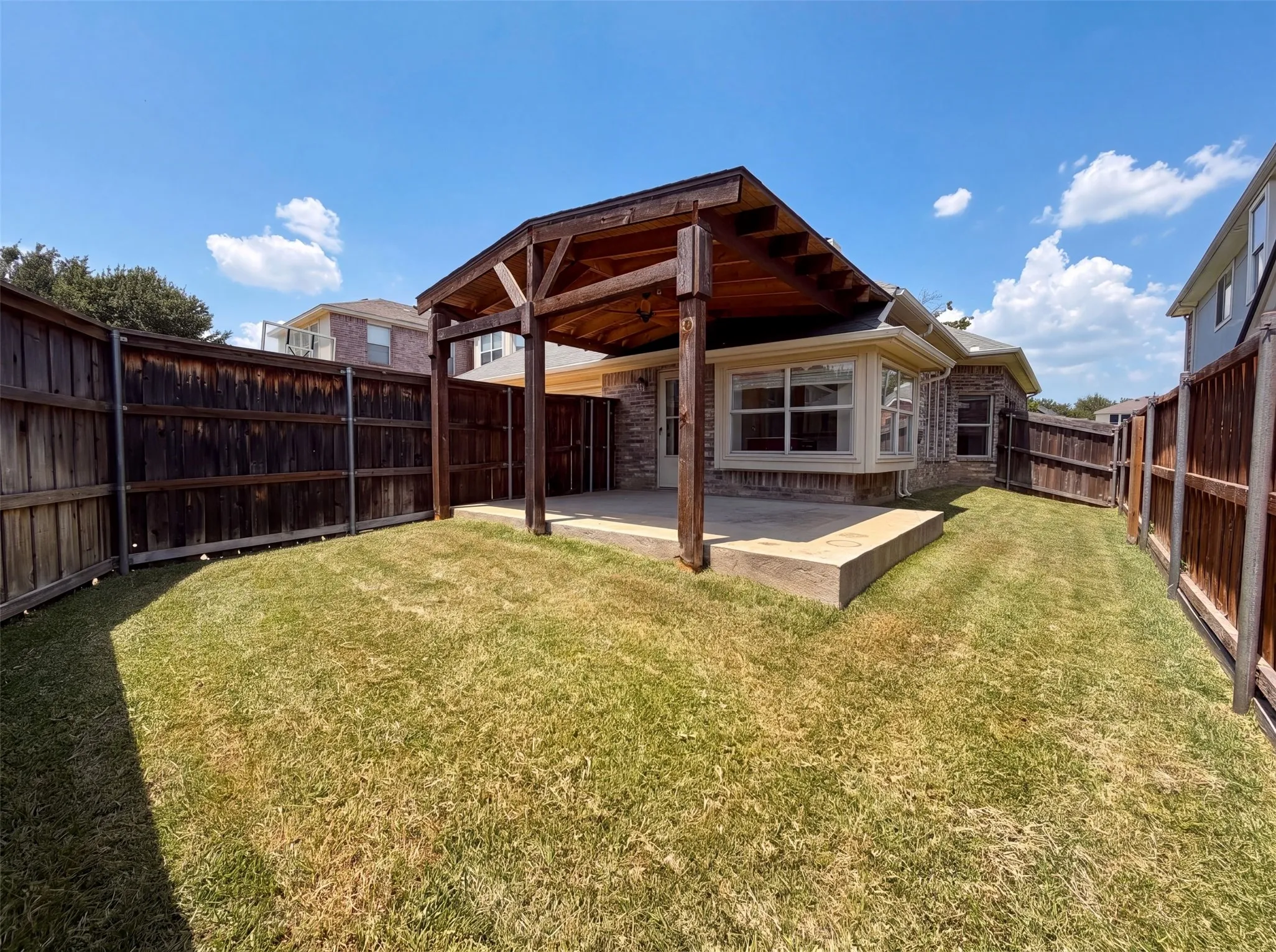 Single Family Residence For Sale in Denton County , 1688 Yellowstone Avenue, Lewisville, Texas 75077, 3 Bedroom, 2 Bathroom, 2 Garage spaces, 1,459 Sqft, built in 1997, mls#21353841, Real Estate Agent in Lewisville, Homes For Sale in Denton county, Homes For Sale in Lewisville, Realtor in Lewisville Texas, Real Estate Brokerage Independent Realty Texas, Luminita Cordes Realtor