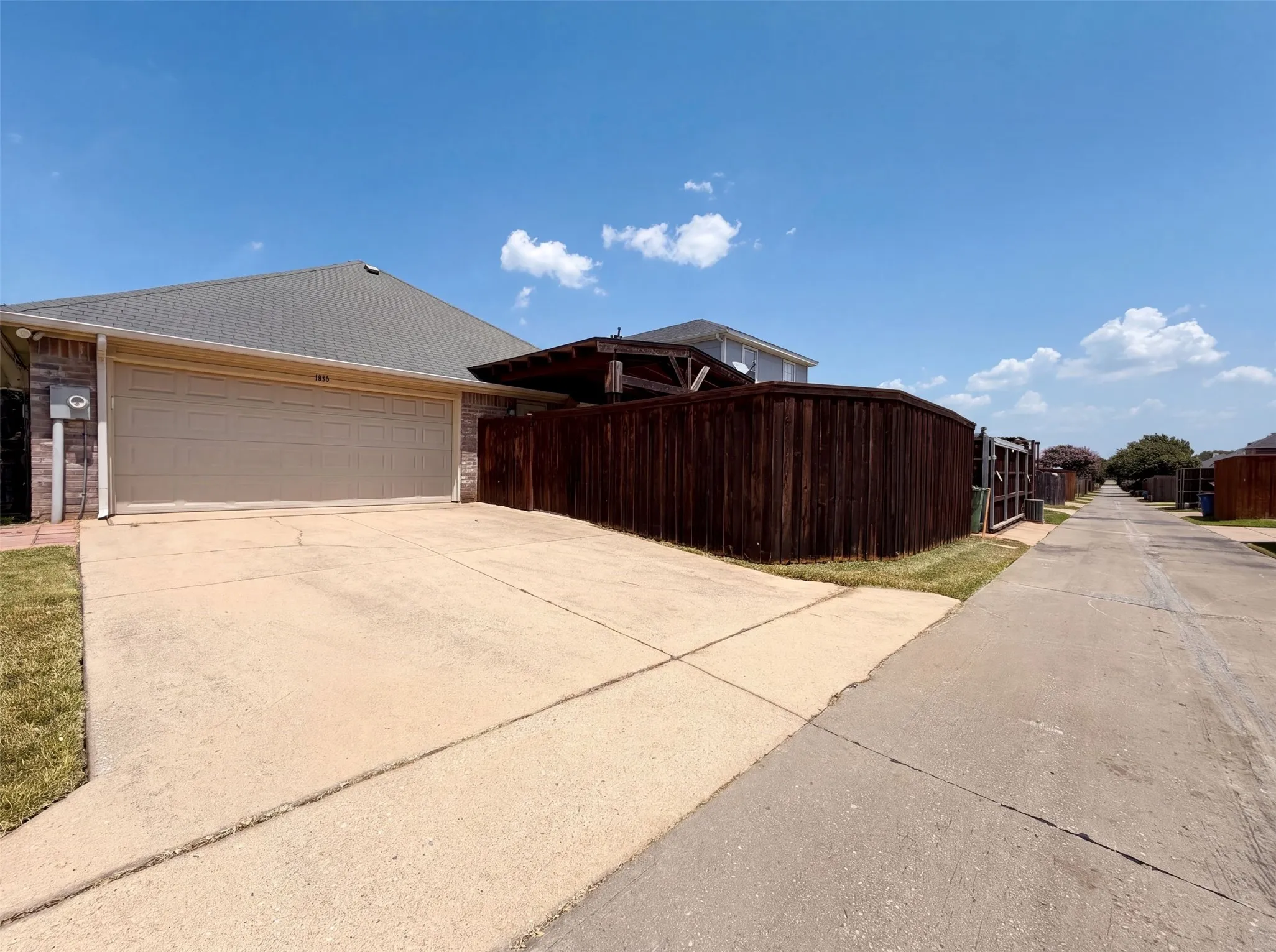 Single Family Residence For Sale in Denton County , 1688 Yellowstone Avenue, Lewisville, Texas 75077, 3 Bedroom, 2 Bathroom, 2 Garage spaces, 1,459 Sqft, built in 1997, mls#21353841, Real Estate Agent in Lewisville, Homes For Sale in Denton county, Homes For Sale in Lewisville, Realtor in Lewisville Texas, Real Estate Brokerage Independent Realty Texas, Luminita Cordes Realtor