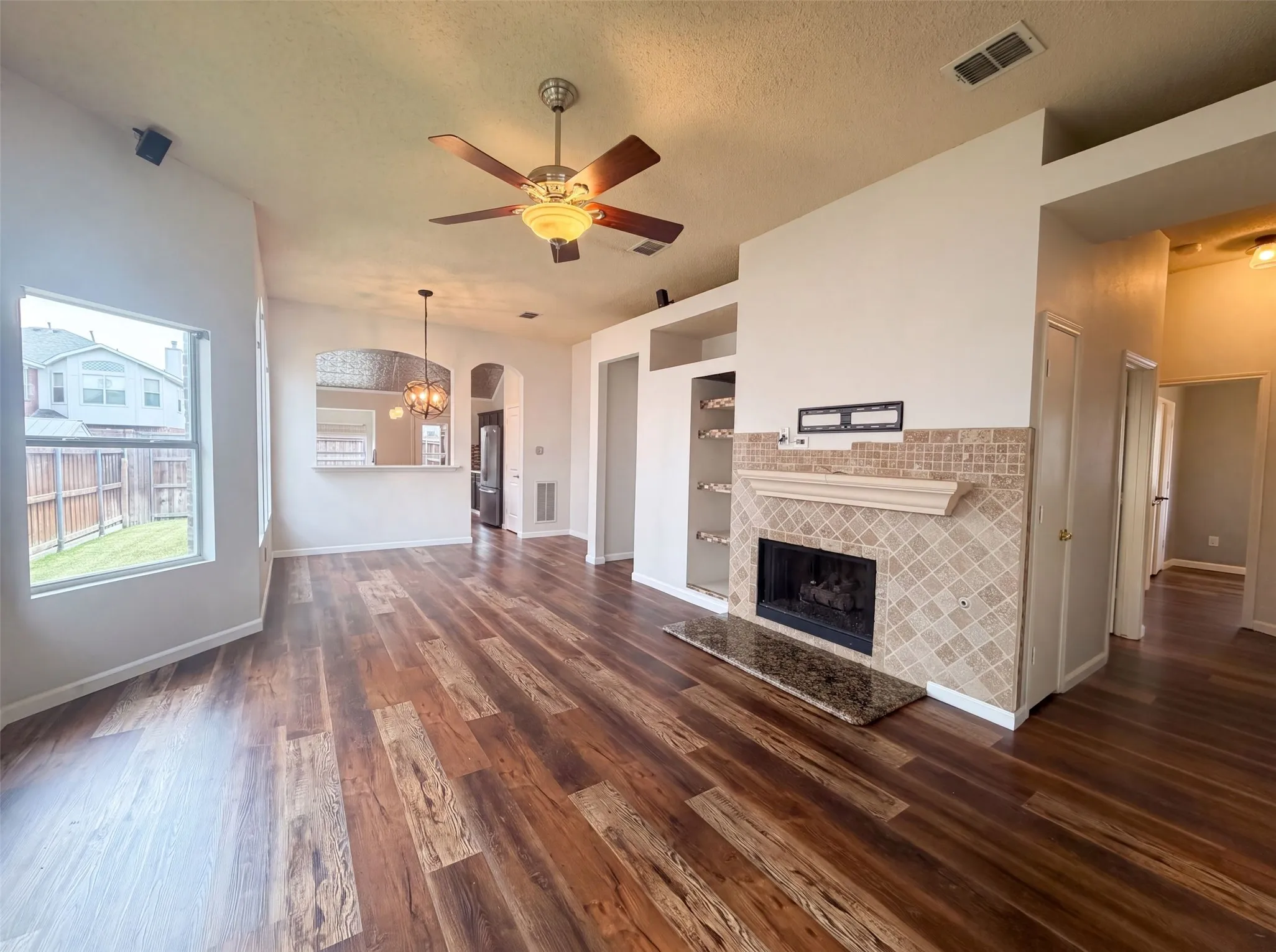 Single Family Residence For Sale in Denton County , 1688 Yellowstone Avenue, Lewisville, Texas 75077, 3 Bedroom, 2 Bathroom, 2 Garage spaces, 1,459 Sqft, built in 1997, mls#21353841, Real Estate Agent in Lewisville, Homes For Sale in Denton county, Homes For Sale in Lewisville, Realtor in Lewisville Texas, Real Estate Brokerage Independent Realty Texas, Luminita Cordes Realtor