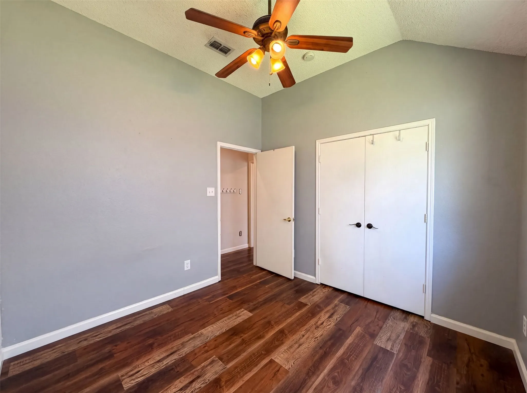 Single Family Residence For Sale in Denton County , 1688 Yellowstone Avenue, Lewisville, Texas 75077, 3 Bedroom, 2 Bathroom, 2 Garage spaces, 1,459 Sqft, built in 1997, mls#21353841, Real Estate Agent in Lewisville, Homes For Sale in Denton county, Homes For Sale in Lewisville, Realtor in Lewisville Texas, Real Estate Brokerage Independent Realty Texas, Luminita Cordes Realtor
