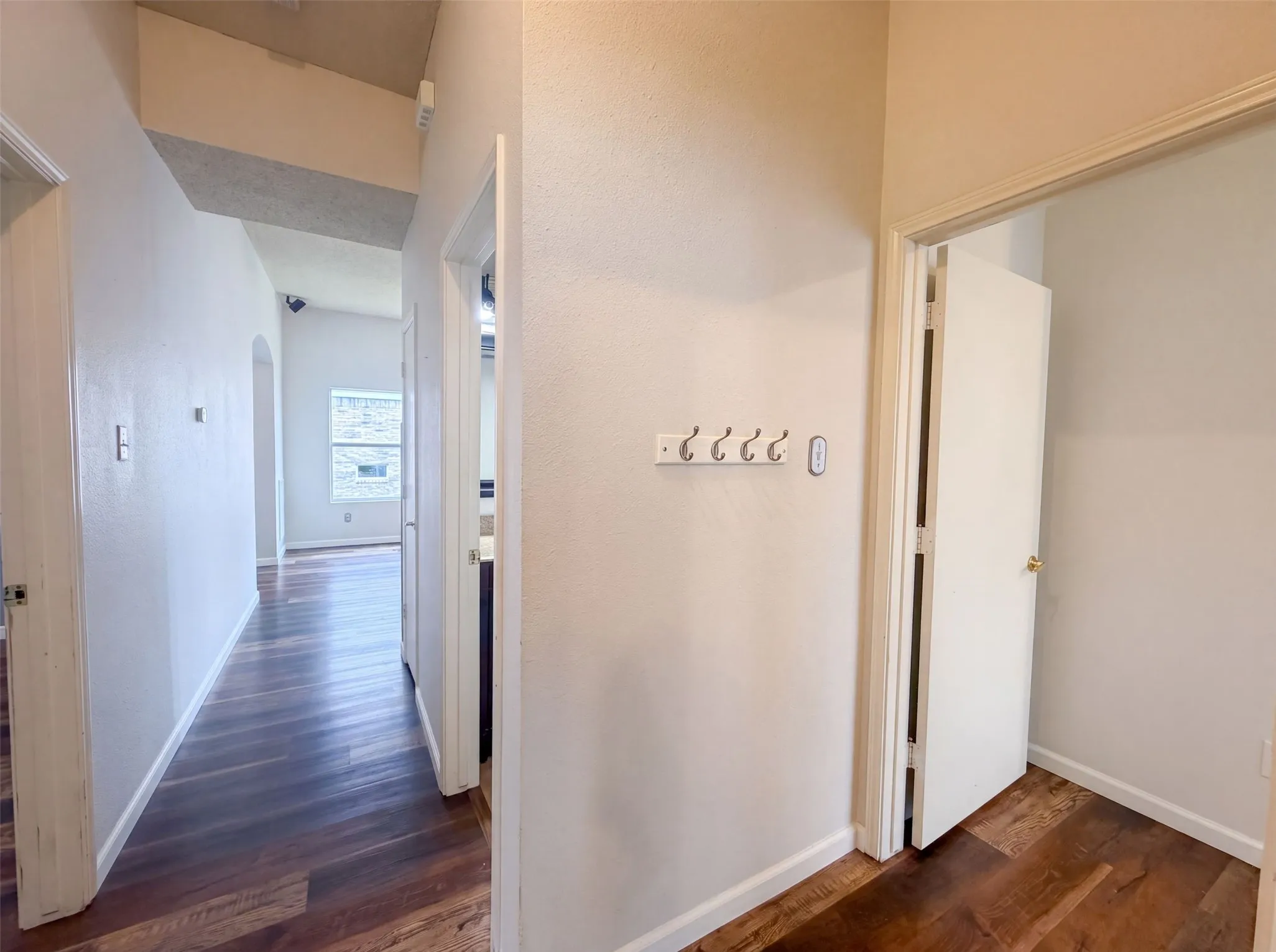 Single Family Residence For Sale in Denton County , 1688 Yellowstone Avenue, Lewisville, Texas 75077, 3 Bedroom, 2 Bathroom, 2 Garage spaces, 1,459 Sqft, built in 1997, mls#21353841, Real Estate Agent in Lewisville, Homes For Sale in Denton county, Homes For Sale in Lewisville, Realtor in Lewisville Texas, Real Estate Brokerage Independent Realty Texas, Luminita Cordes Realtor