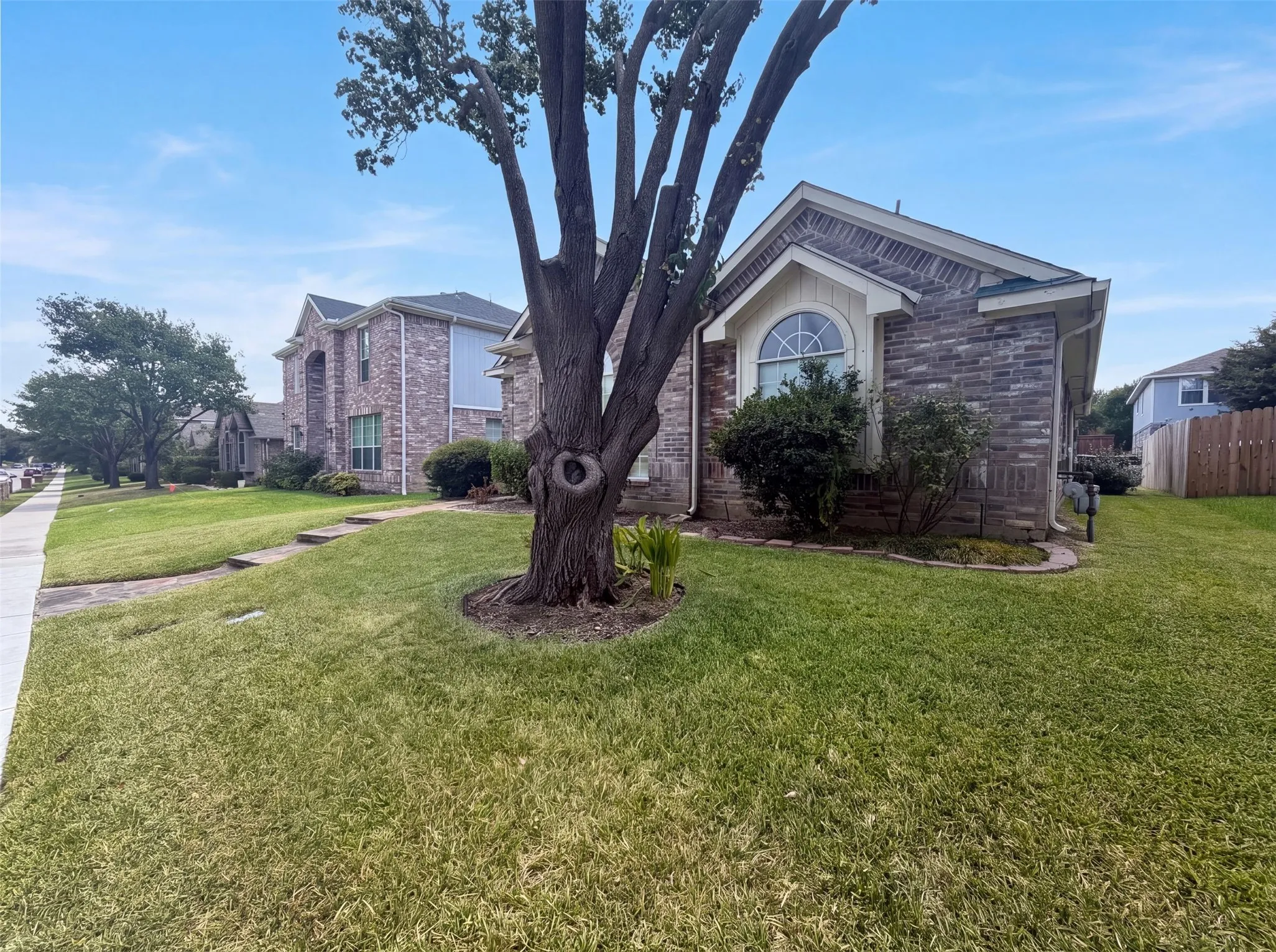 Single Family Residence For Sale in Denton County , 1688 Yellowstone Avenue, Lewisville, Texas 75077, 3 Bedroom, 2 Bathroom, 2 Garage spaces, 1,459 Sqft, built in 1997, mls#21353841, Real Estate Agent in Lewisville, Homes For Sale in Denton county, Homes For Sale in Lewisville, Realtor in Lewisville Texas, Real Estate Brokerage Independent Realty Texas, Luminita Cordes Realtor