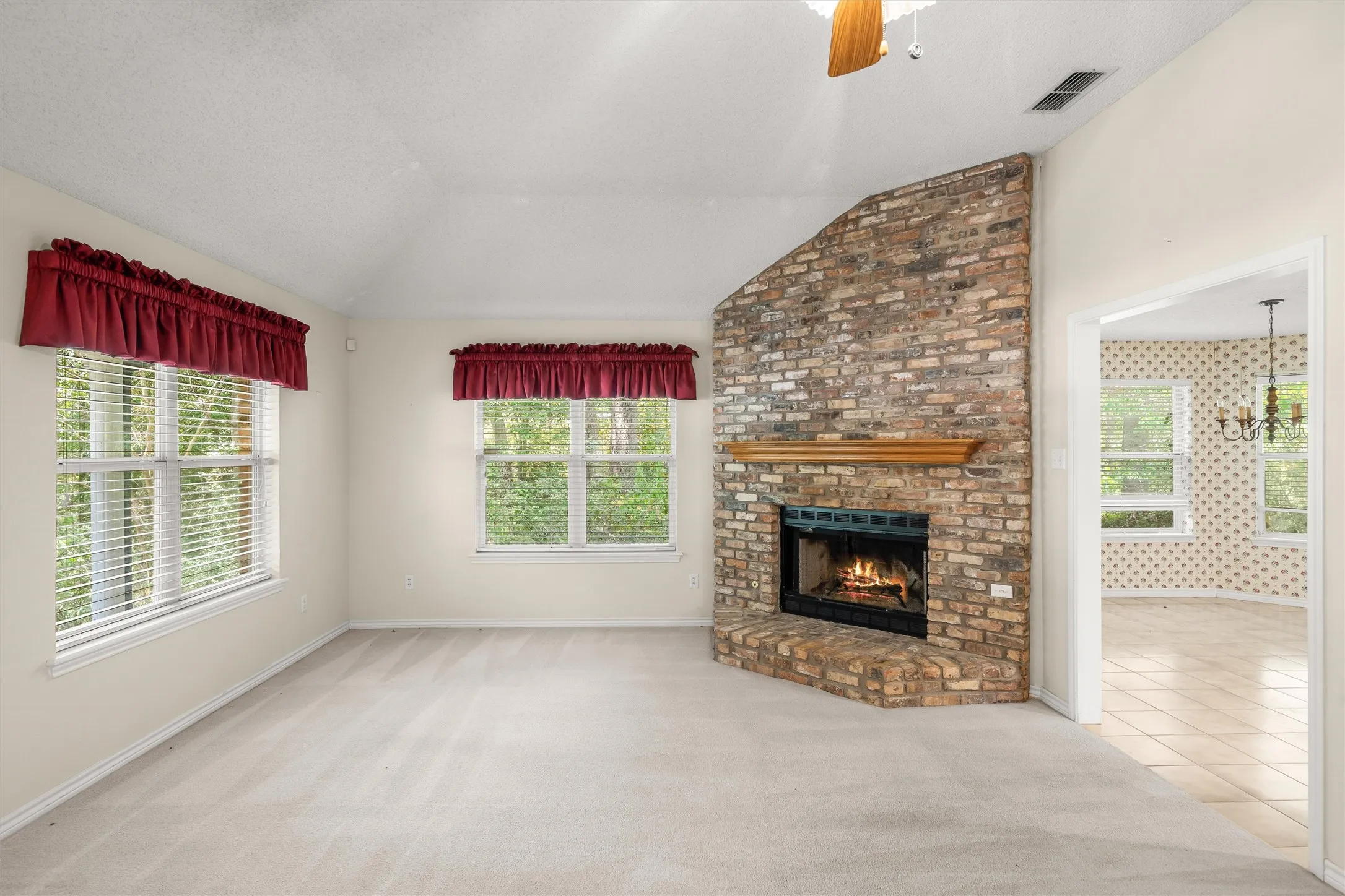 Single Family Residence For Sale in Wood County , 190 Blue Water Lane, Holly Lake Ranch, Texas 75765, 3 Bedroom, 3 Bathroom, 3 Garage spaces, 2,327 Sqft, built in 1996, mls#21353848, Real Estate Agent in Holly Lake Ranch, Homes For Sale in Wood county, Homes For Sale in Holly Lake Ranch, Realtor in Holly Lake Ranch Texas, Real Estate Brokerage Independent Realty Texas, Luminita Cordes Realtor