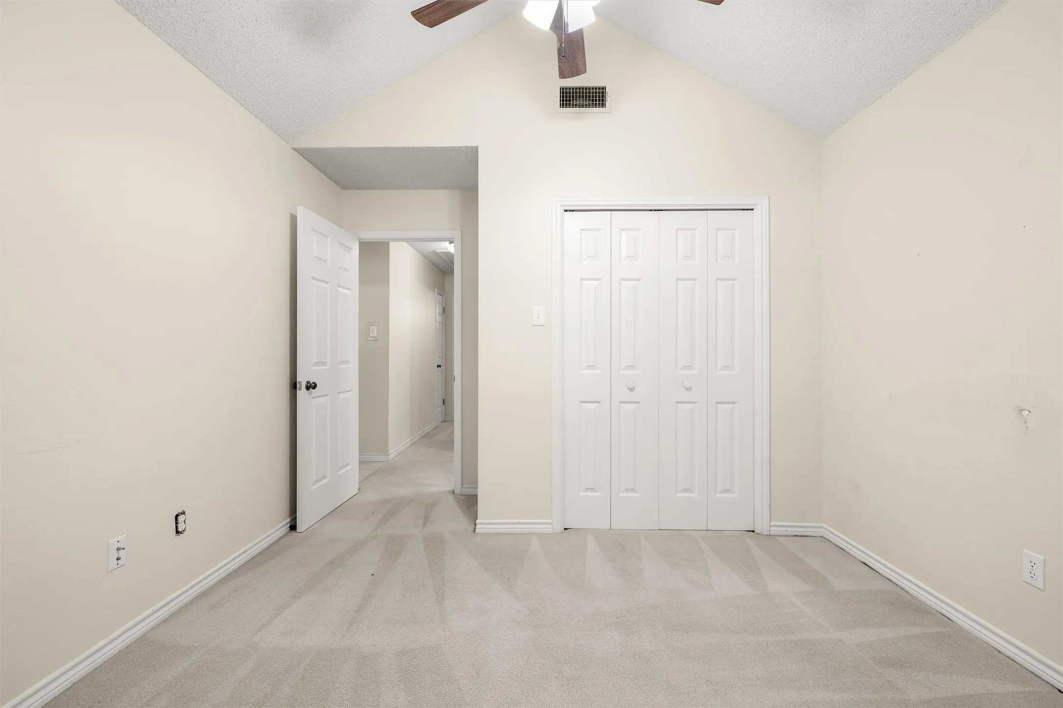 Single Family Residence For Sale in Wood County , 190 Blue Water Lane, Holly Lake Ranch, Texas 75765, 3 Bedroom, 3 Bathroom, 3 Garage spaces, 2,327 Sqft, built in 1996, mls#21353848, Real Estate Agent in Holly Lake Ranch, Homes For Sale in Wood county, Homes For Sale in Holly Lake Ranch, Realtor in Holly Lake Ranch Texas, Real Estate Brokerage Independent Realty Texas, Luminita Cordes Realtor