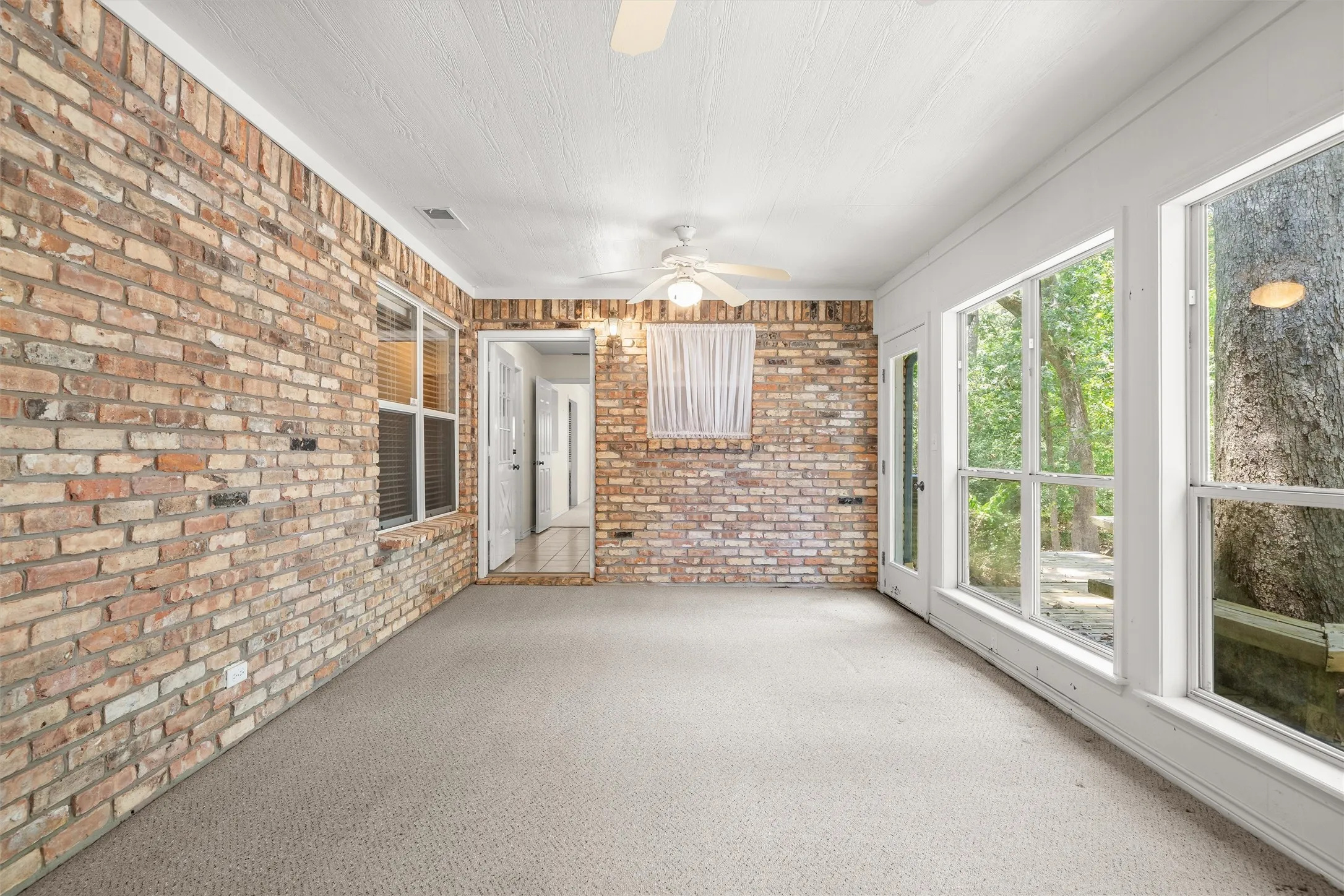 Single Family Residence For Sale in Wood County , 190 Blue Water Lane, Holly Lake Ranch, Texas 75765, 3 Bedroom, 3 Bathroom, 3 Garage spaces, 2,327 Sqft, built in 1996, mls#21353848, Real Estate Agent in Holly Lake Ranch, Homes For Sale in Wood county, Homes For Sale in Holly Lake Ranch, Realtor in Holly Lake Ranch Texas, Real Estate Brokerage Independent Realty Texas, Luminita Cordes Realtor