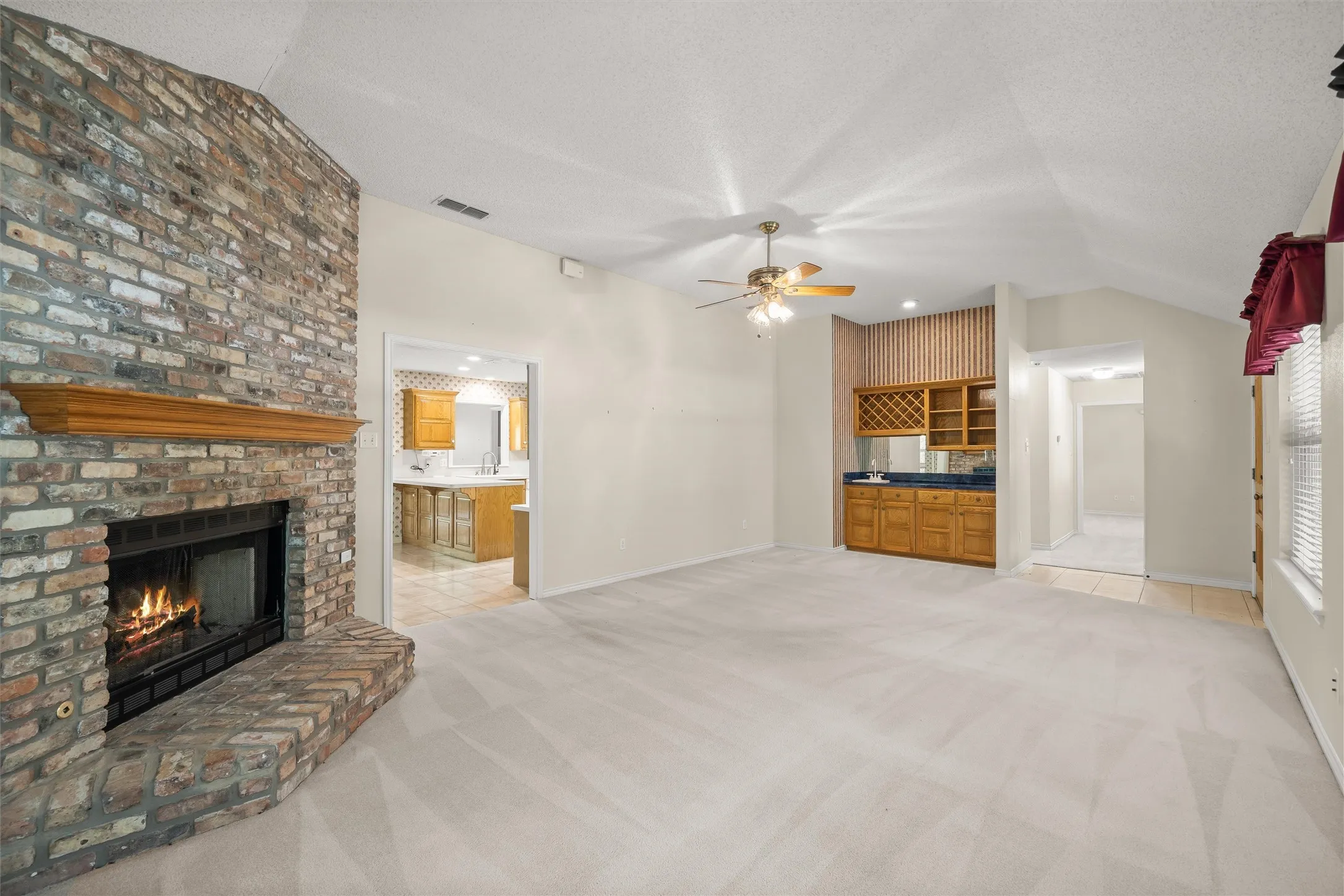 Single Family Residence For Sale in Wood County , 190 Blue Water Lane, Holly Lake Ranch, Texas 75765, 3 Bedroom, 3 Bathroom, 3 Garage spaces, 2,327 Sqft, built in 1996, mls#21353848, Real Estate Agent in Holly Lake Ranch, Homes For Sale in Wood county, Homes For Sale in Holly Lake Ranch, Realtor in Holly Lake Ranch Texas, Real Estate Brokerage Independent Realty Texas, Luminita Cordes Realtor
