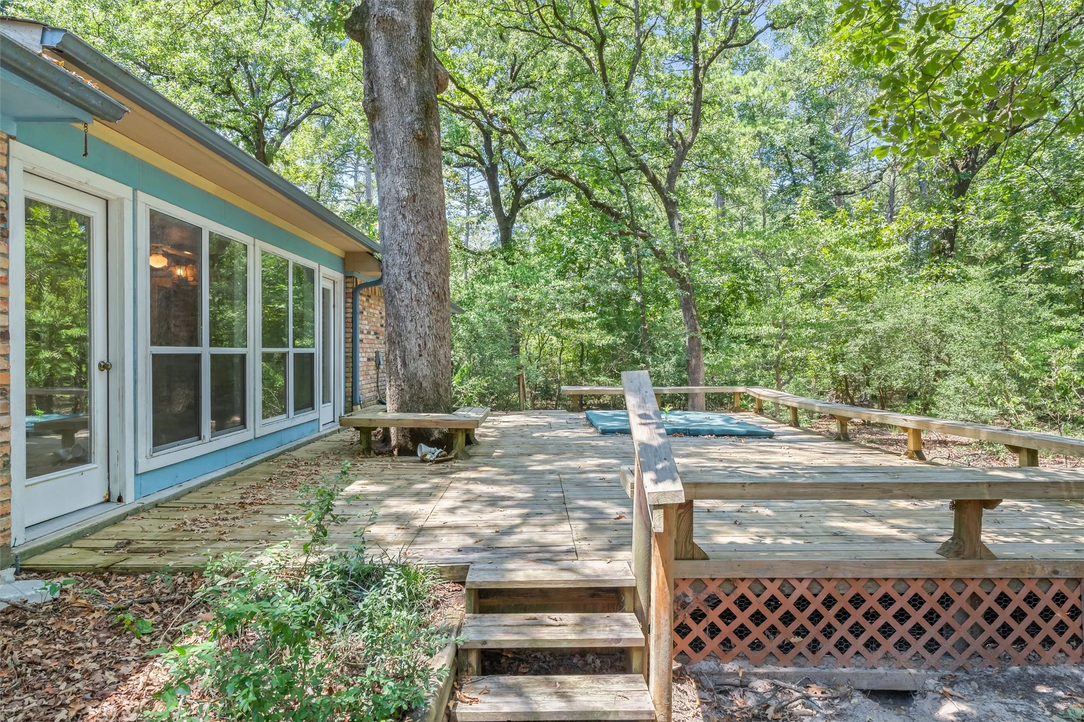 Single Family Residence For Sale in Wood County , 190 Blue Water Lane, Holly Lake Ranch, Texas 75765, 3 Bedroom, 3 Bathroom, 3 Garage spaces, 2,327 Sqft, built in 1996, mls#21353848, Real Estate Agent in Holly Lake Ranch, Homes For Sale in Wood county, Homes For Sale in Holly Lake Ranch, Realtor in Holly Lake Ranch Texas, Real Estate Brokerage Independent Realty Texas, Luminita Cordes Realtor
