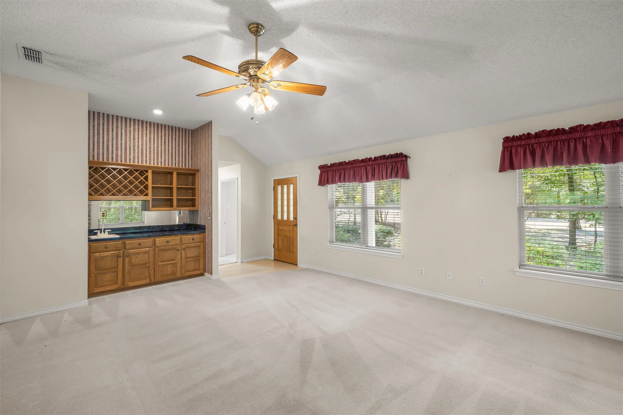 Single Family Residence For Sale in Wood County , 190 Blue Water Lane, Holly Lake Ranch, Texas 75765, 3 Bedroom, 3 Bathroom, 3 Garage spaces, 2,327 Sqft, built in 1996, mls#21353848, Real Estate Agent in Holly Lake Ranch, Homes For Sale in Wood county, Homes For Sale in Holly Lake Ranch, Realtor in Holly Lake Ranch Texas, Real Estate Brokerage Independent Realty Texas, Luminita Cordes Realtor