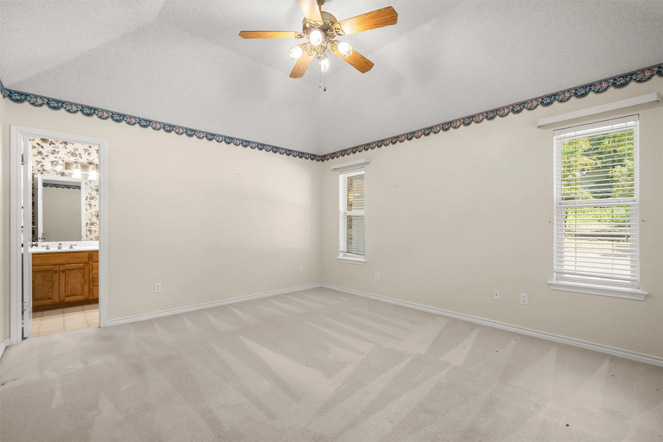 Single Family Residence For Sale in Wood County , 190 Blue Water Lane, Holly Lake Ranch, Texas 75765, 3 Bedroom, 3 Bathroom, 3 Garage spaces, 2,327 Sqft, built in 1996, mls#21353848, Real Estate Agent in Holly Lake Ranch, Homes For Sale in Wood county, Homes For Sale in Holly Lake Ranch, Realtor in Holly Lake Ranch Texas, Real Estate Brokerage Independent Realty Texas, Luminita Cordes Realtor