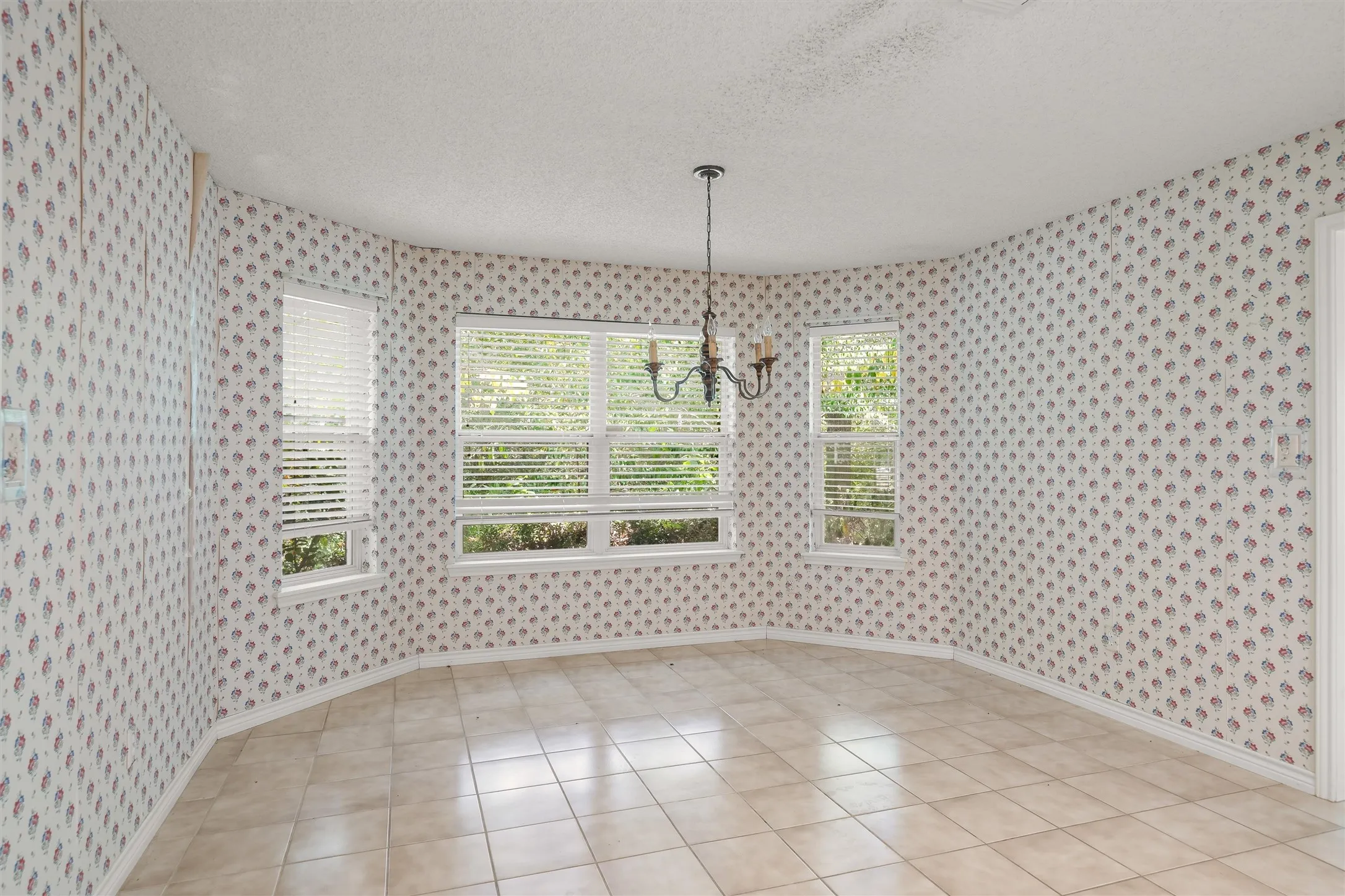 Single Family Residence For Sale in Wood County , 190 Blue Water Lane, Holly Lake Ranch, Texas 75765, 3 Bedroom, 3 Bathroom, 3 Garage spaces, 2,327 Sqft, built in 1996, mls#21353848, Real Estate Agent in Holly Lake Ranch, Homes For Sale in Wood county, Homes For Sale in Holly Lake Ranch, Realtor in Holly Lake Ranch Texas, Real Estate Brokerage Independent Realty Texas, Luminita Cordes Realtor