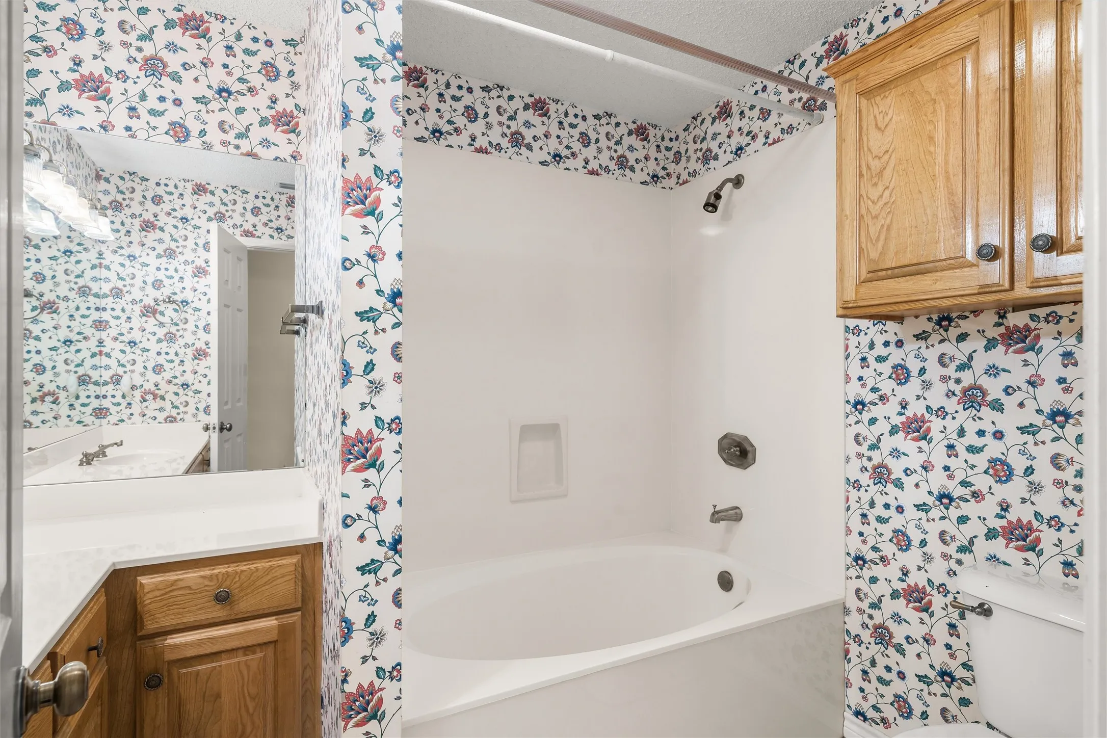 Single Family Residence For Sale in Wood County , 190 Blue Water Lane, Holly Lake Ranch, Texas 75765, 3 Bedroom, 3 Bathroom, 3 Garage spaces, 2,327 Sqft, built in 1996, mls#21353848, Real Estate Agent in Holly Lake Ranch, Homes For Sale in Wood county, Homes For Sale in Holly Lake Ranch, Realtor in Holly Lake Ranch Texas, Real Estate Brokerage Independent Realty Texas, Luminita Cordes Realtor