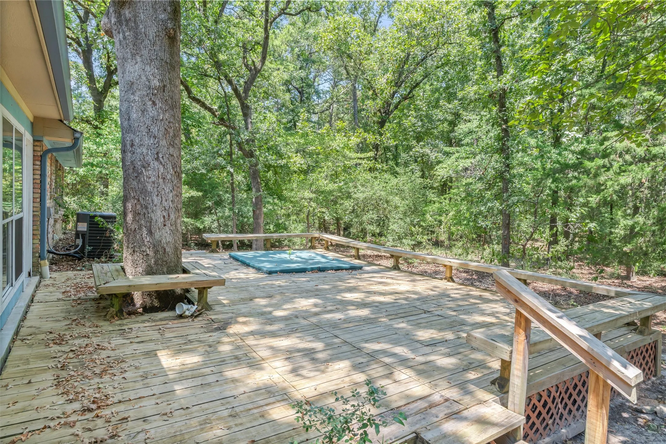 Single Family Residence For Sale in Wood County , 190 Blue Water Lane, Holly Lake Ranch, Texas 75765, 3 Bedroom, 3 Bathroom, 3 Garage spaces, 2,327 Sqft, built in 1996, mls#21353848, Real Estate Agent in Holly Lake Ranch, Homes For Sale in Wood county, Homes For Sale in Holly Lake Ranch, Realtor in Holly Lake Ranch Texas, Real Estate Brokerage Independent Realty Texas, Luminita Cordes Realtor