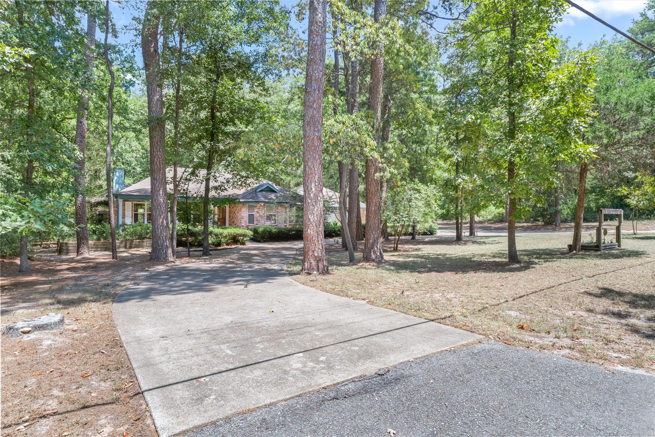 Single Family Residence For Sale in Wood County , 190 Blue Water Lane, Holly Lake Ranch, Texas 75765, 3 Bedroom, 3 Bathroom, 3 Garage spaces, 2,327 Sqft, built in 1996, mls#21353848, Real Estate Agent in Holly Lake Ranch, Homes For Sale in Wood county, Homes For Sale in Holly Lake Ranch, Realtor in Holly Lake Ranch Texas, Real Estate Brokerage Independent Realty Texas, Luminita Cordes Realtor